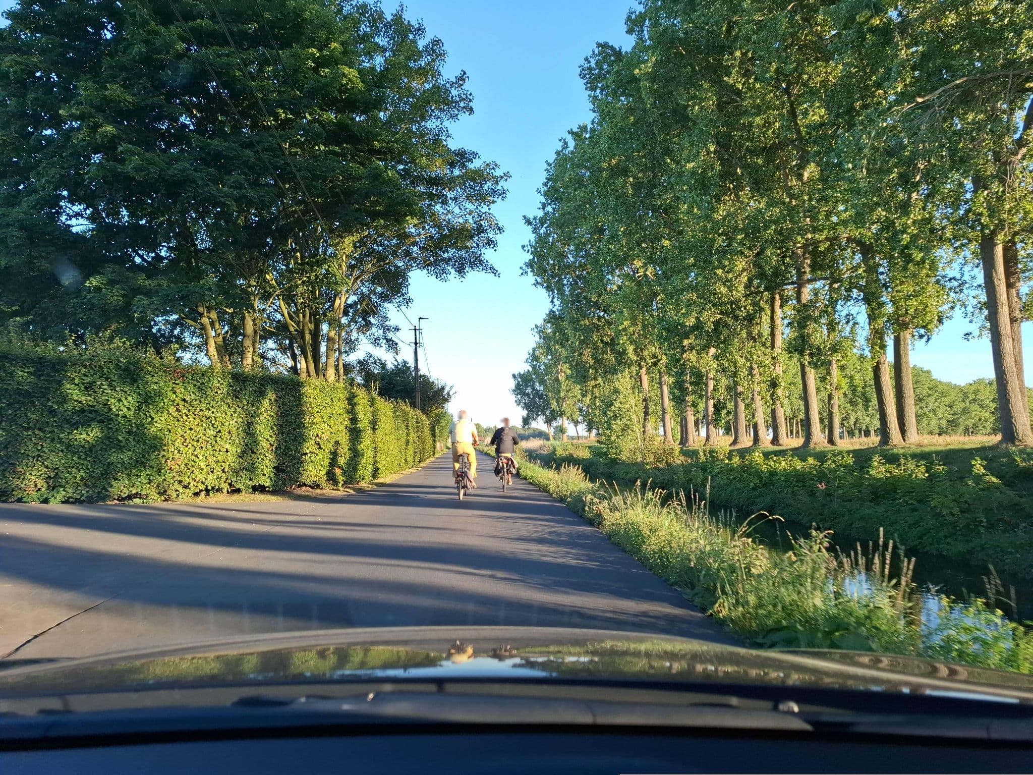 Street view near Hotel Wilgenhof, Koolkerke — © masterofnoroad (CC BY-SA · Mapillary)