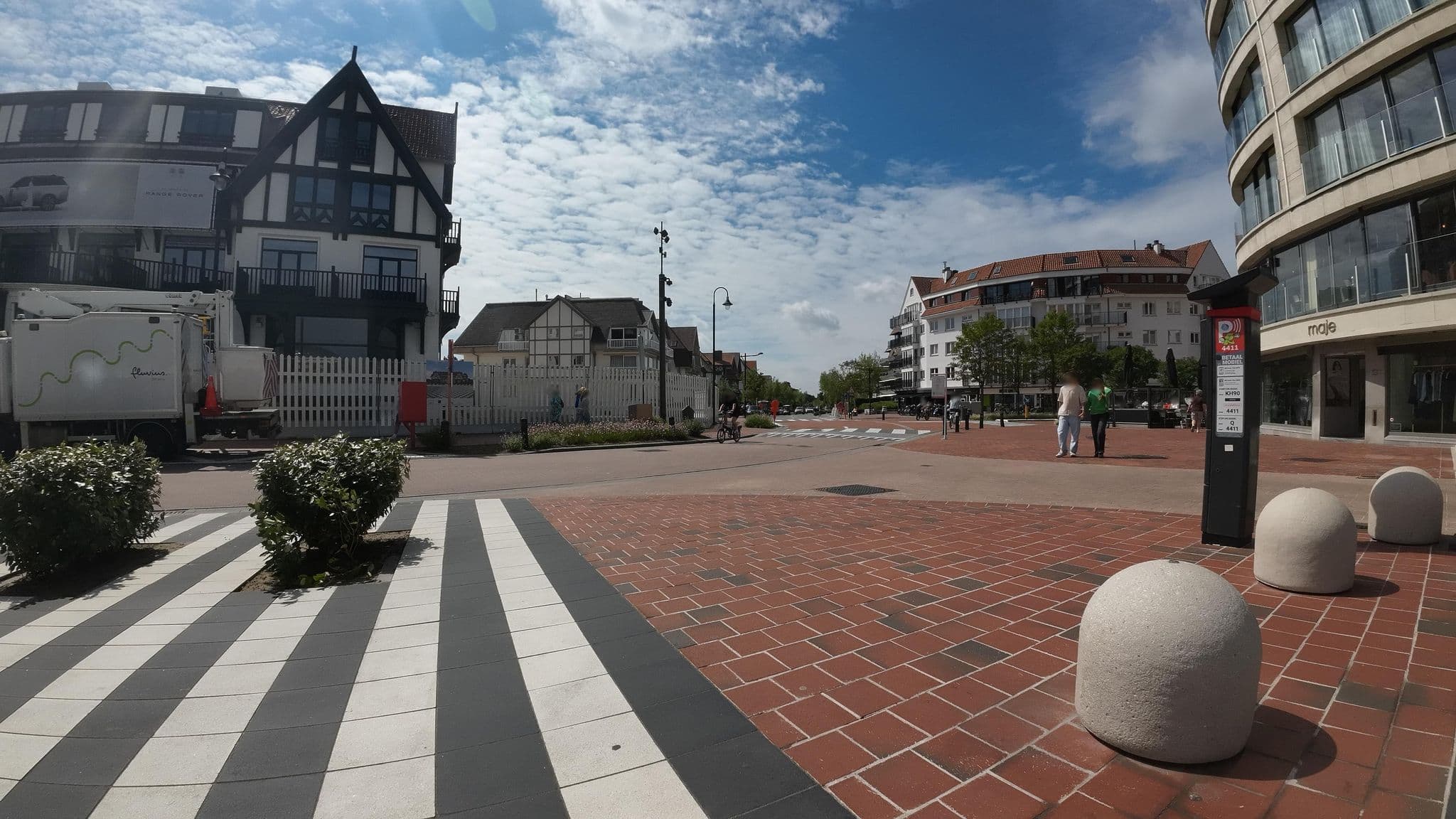 Street view near Nevert & Laurence Room, Knokke — © teddy73 (CC BY-SA · Mapillary)