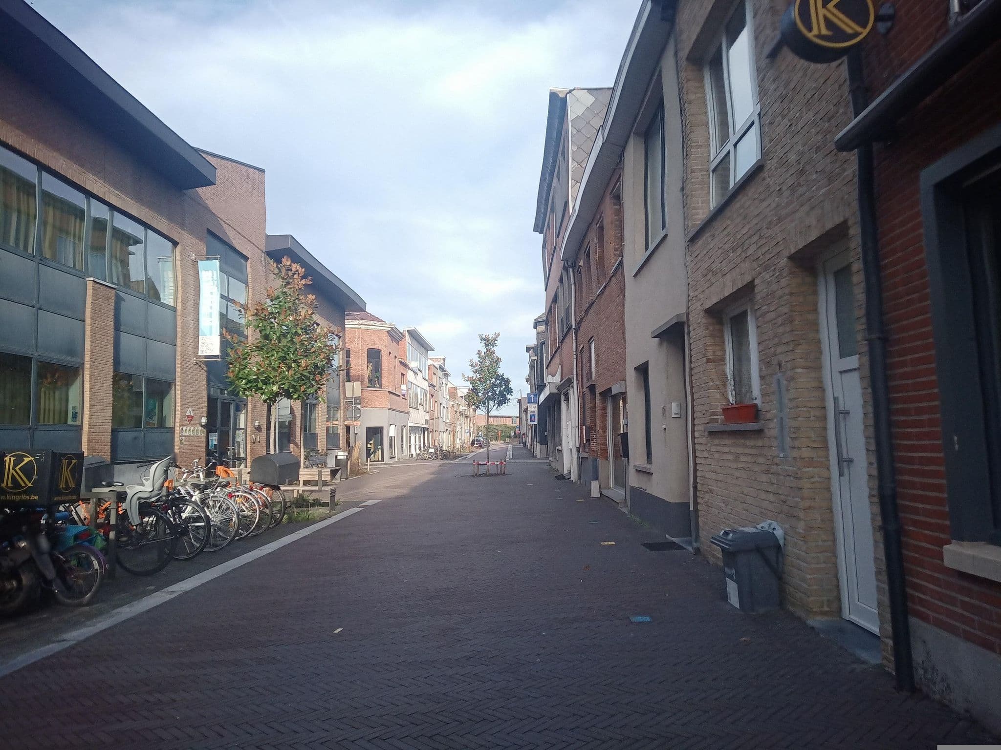 Street view near Moon Eat And Sleep, Sint-Niklaas — © pietervdvn (CC BY-SA · Mapillary)