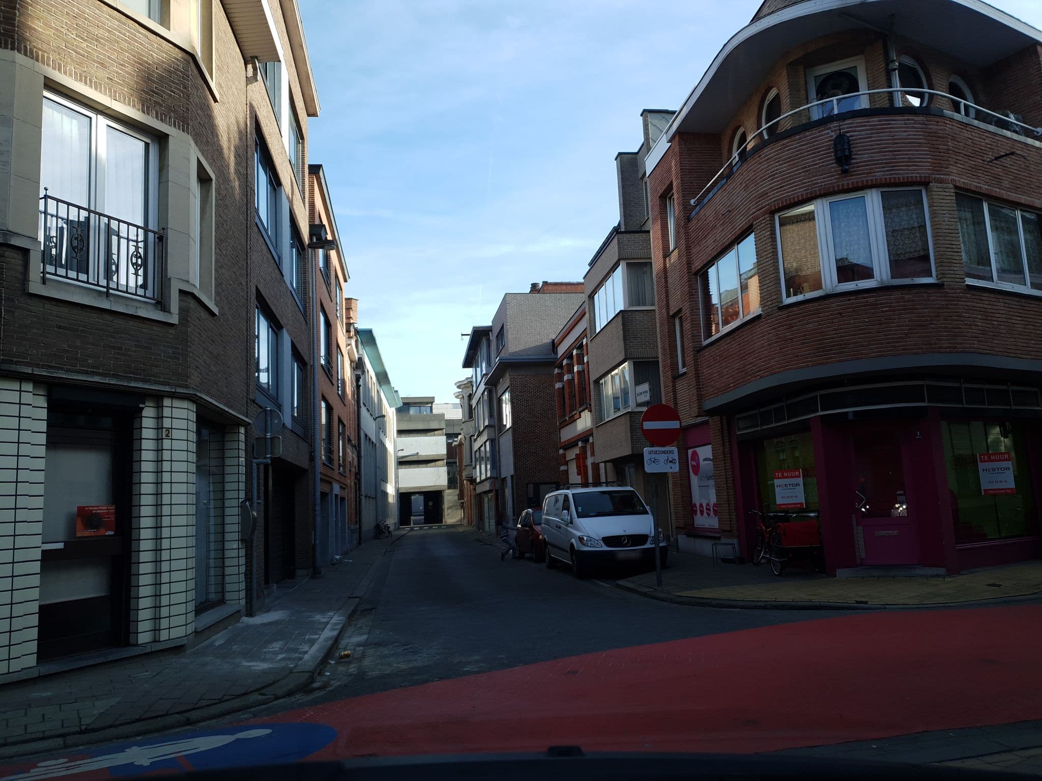 Street view near Den Apostel, Sint-Niklaas — © filipc (CC BY-SA · Mapillary)