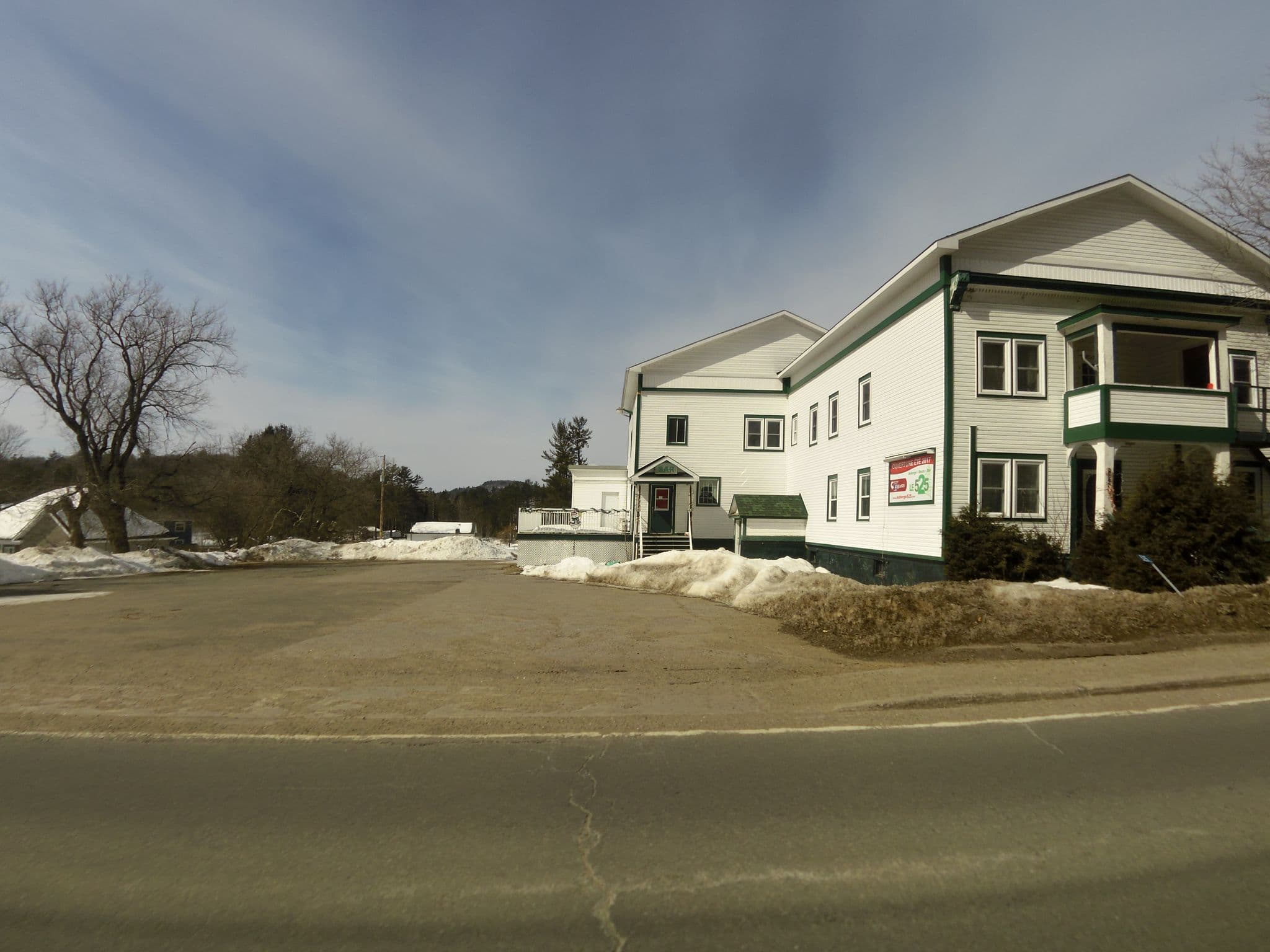 Street view near Le 525, Val-des-Monts — © thelogicalviolinist (CC BY-SA · Mapillary)