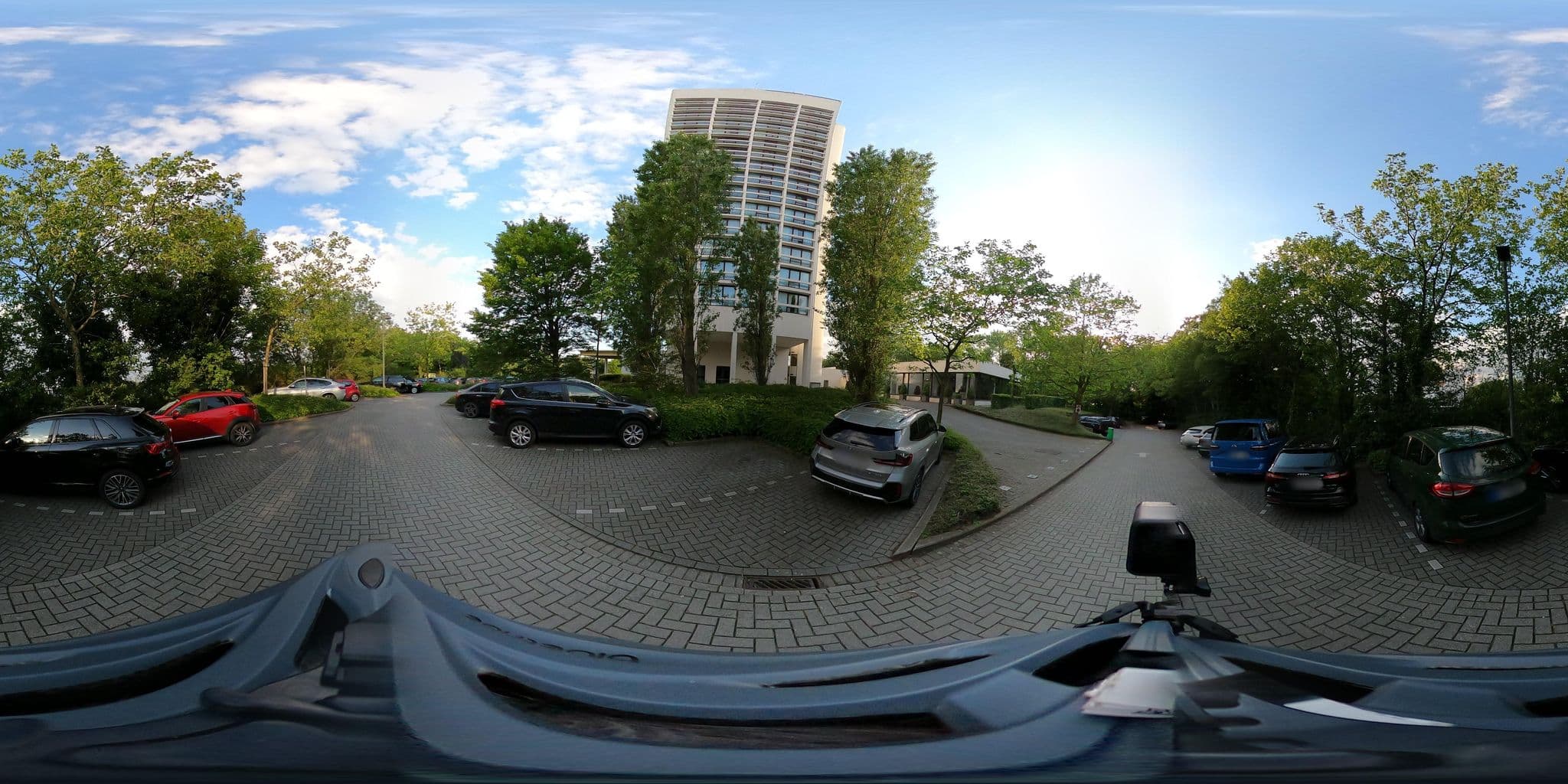 Street view near Octopus 'The Fascinating Event Pool' - Crowne Plaza Antwerpen, Berchem — © konink360 (CC BY-SA · Mapillary)