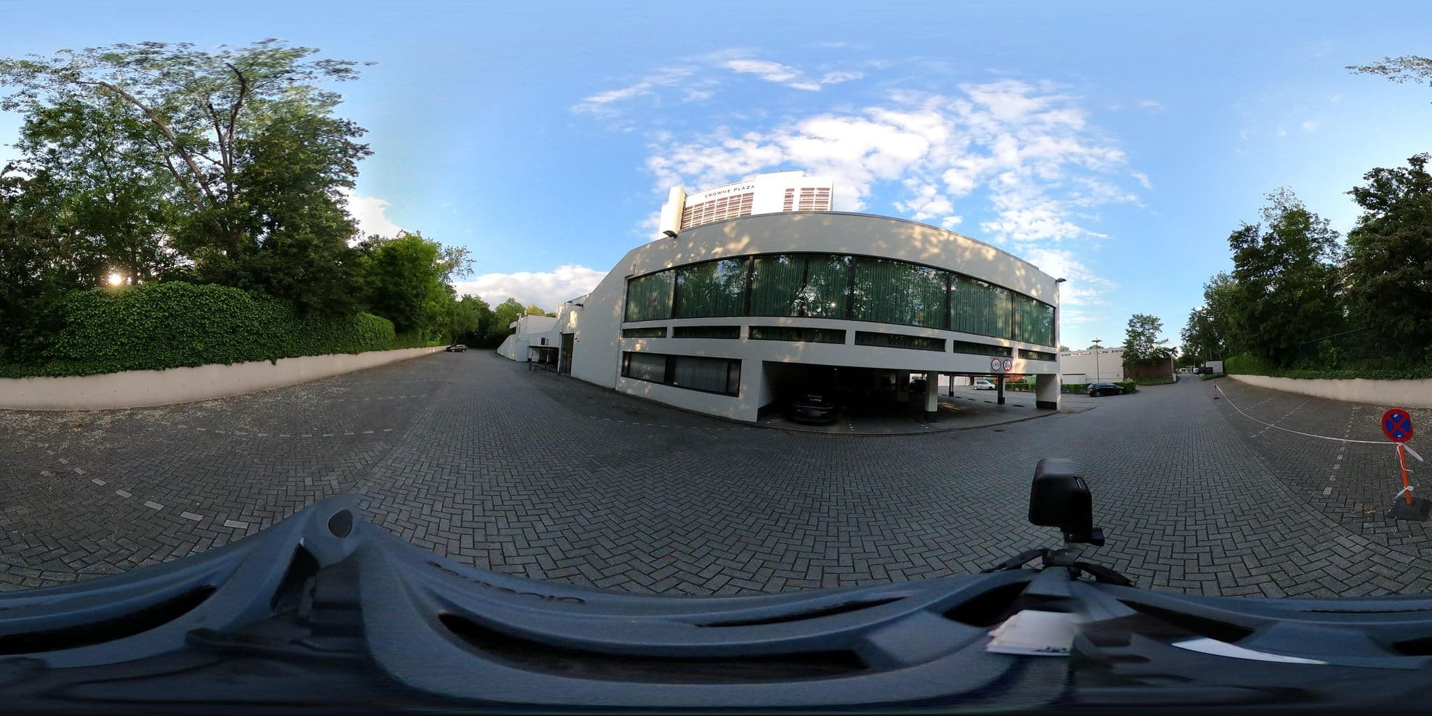 Street view near [Babbel]2 - Crowne Plaza, Berchem — © konink360 (CC BY-SA · Mapillary)