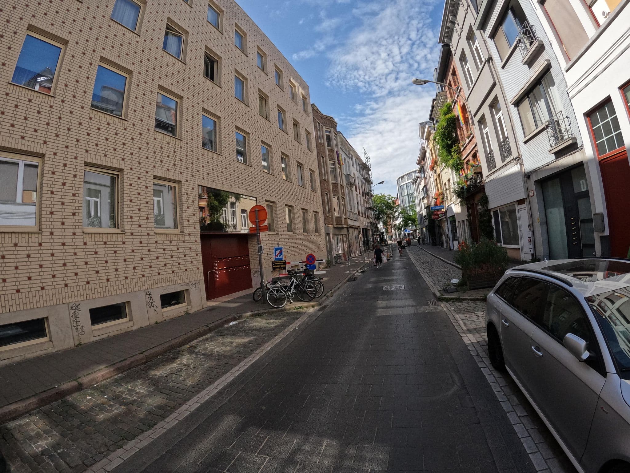Street view near Aan 't Eilandje, Antwerp — © koninklijke (CC BY-SA · Mapillary)