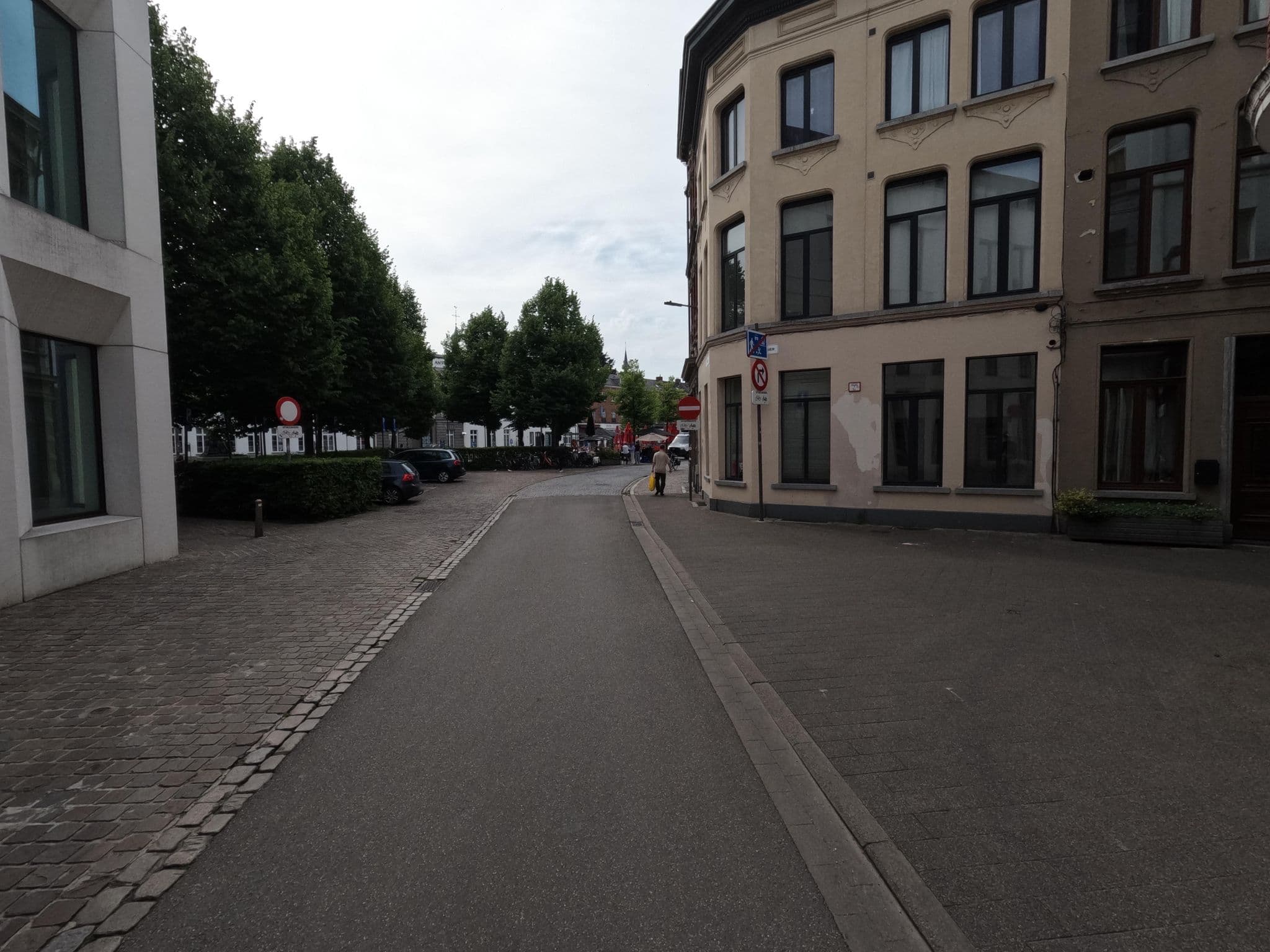 Street view near SHWAY40 • The Saffron Dress, Antwerp — © koninklijke (CC BY-SA · Mapillary)