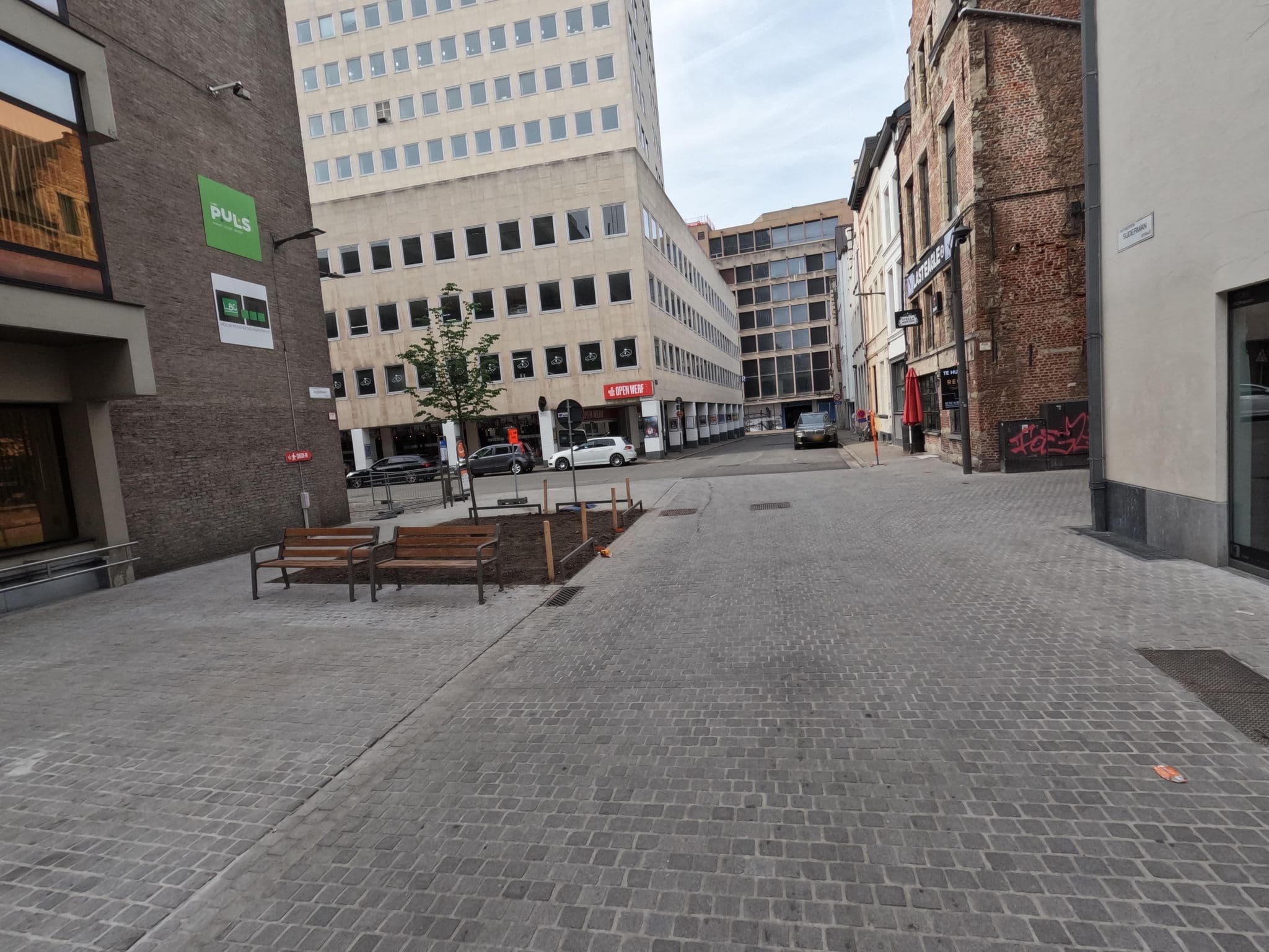 Street view near Leo's Place, Antwerp — © koninklijke (CC BY-SA · Mapillary)