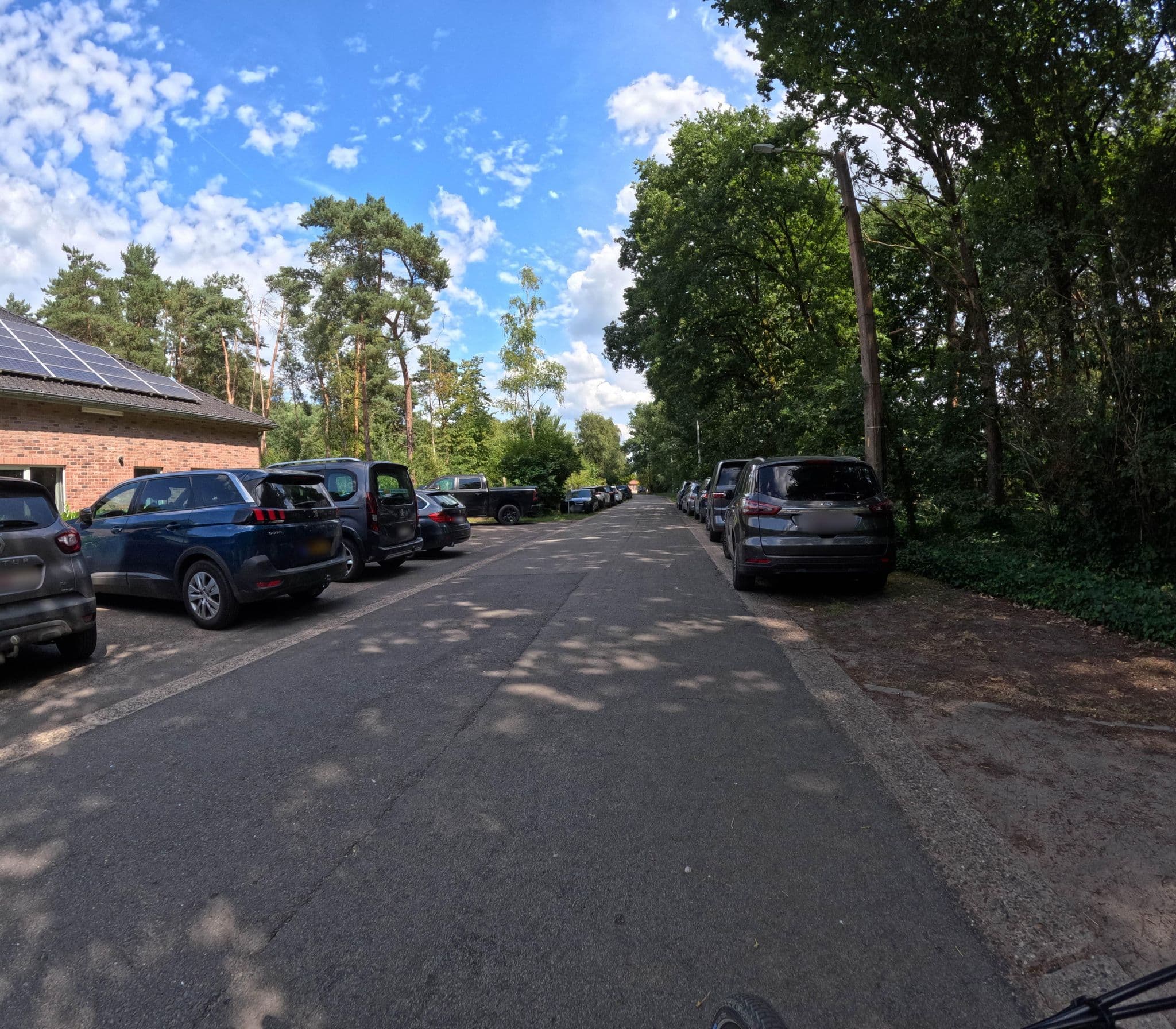 Street view near Ksa Nazareth Kamp Aweee, Achel — © madel (CC BY-SA · Mapillary)