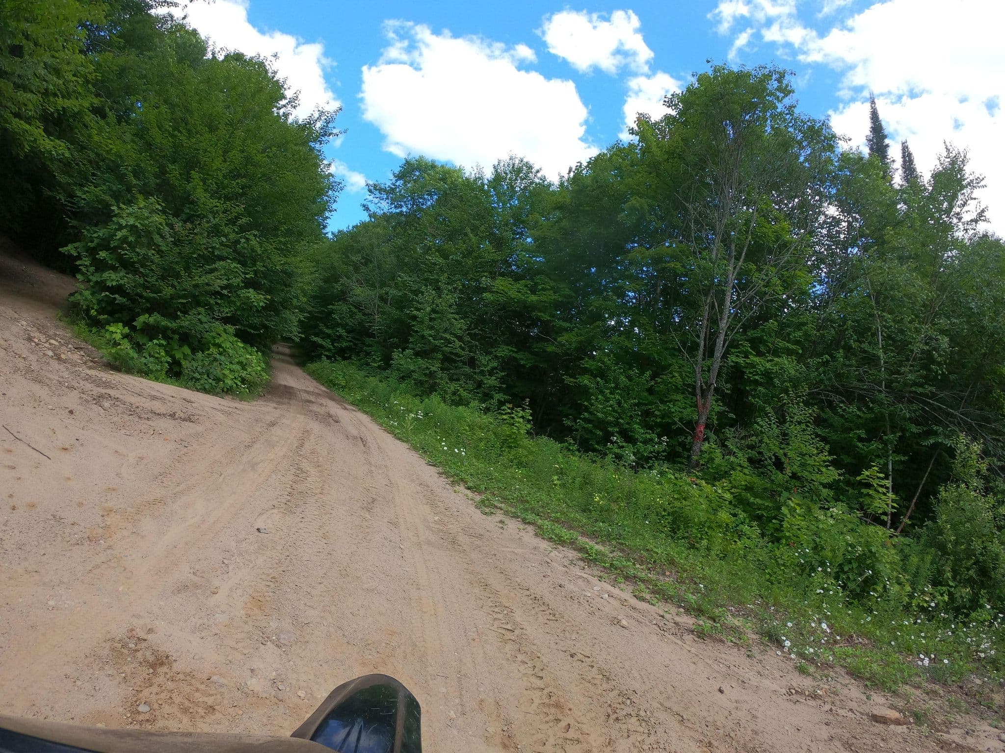 Street view near Camp trappeur, Val-des-Monts — © paulmsg (CC BY-SA · Mapillary)