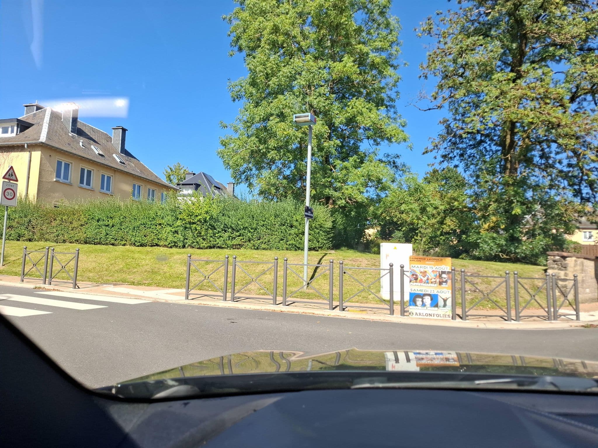 Street view near Hotel Des Druides, Arlon — © Yannick_kcinnay (CC BY-SA · Mapillary)