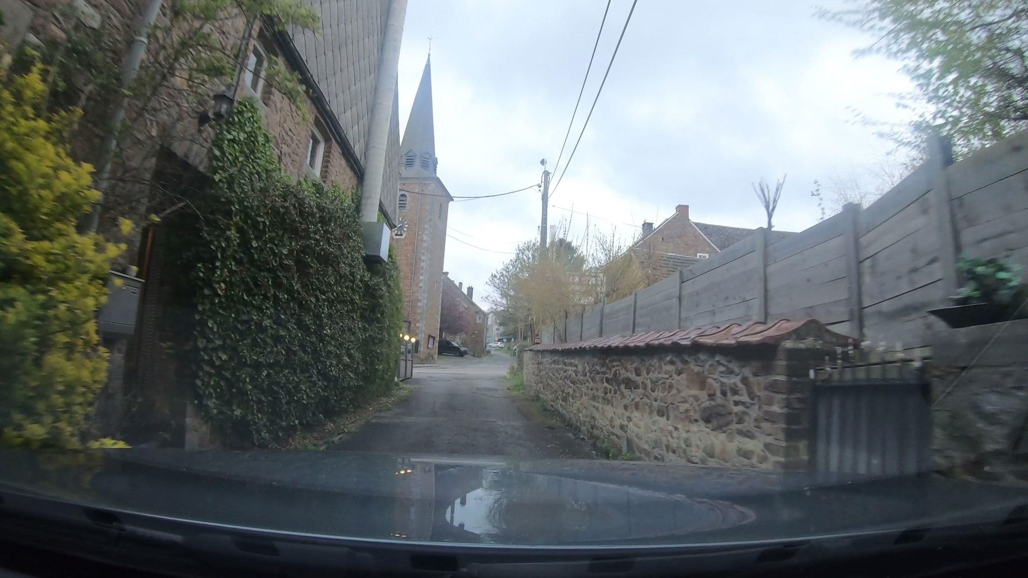 Street view near La Cabane du Bois Dormant SPRL, La Reid — © vinisa (CC BY-SA · Mapillary)