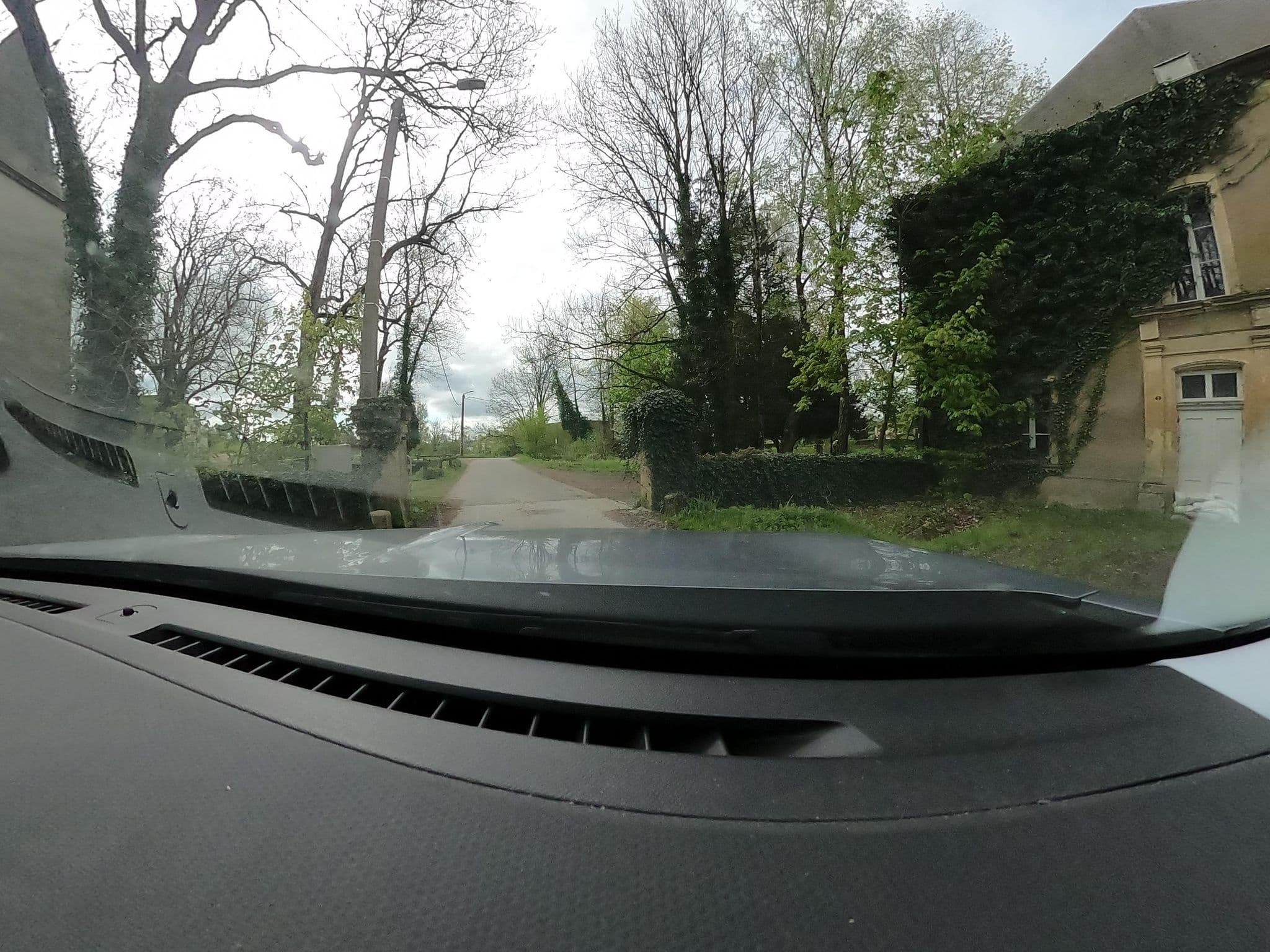 Street view near Hostellerie Le Claimarrais, Aubange — © RaphaelPasLoin (CC BY-SA · Mapillary)