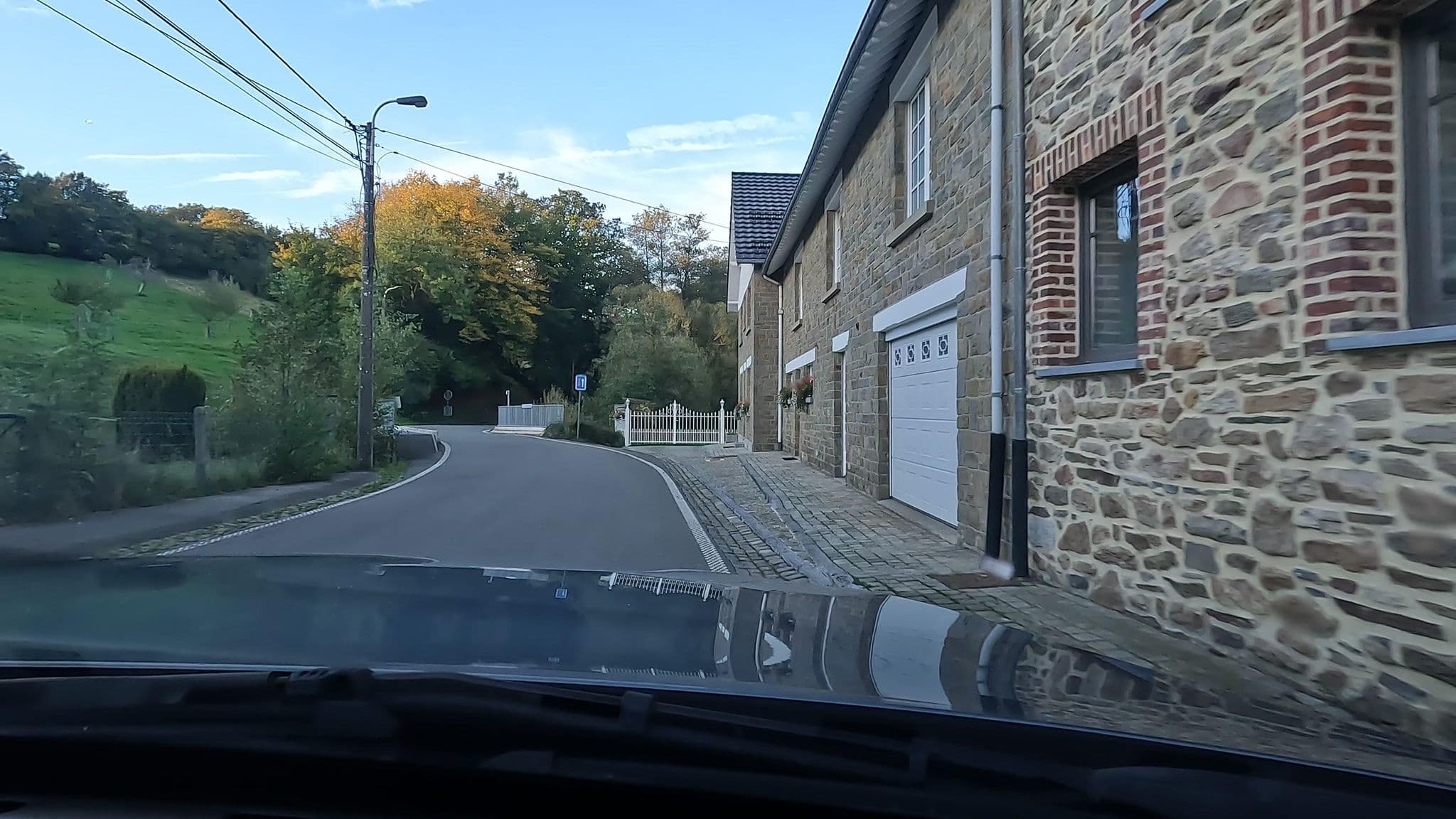 Street view near Les Reflets Bleus, La Reid — © vinisa (CC BY-SA · Mapillary)