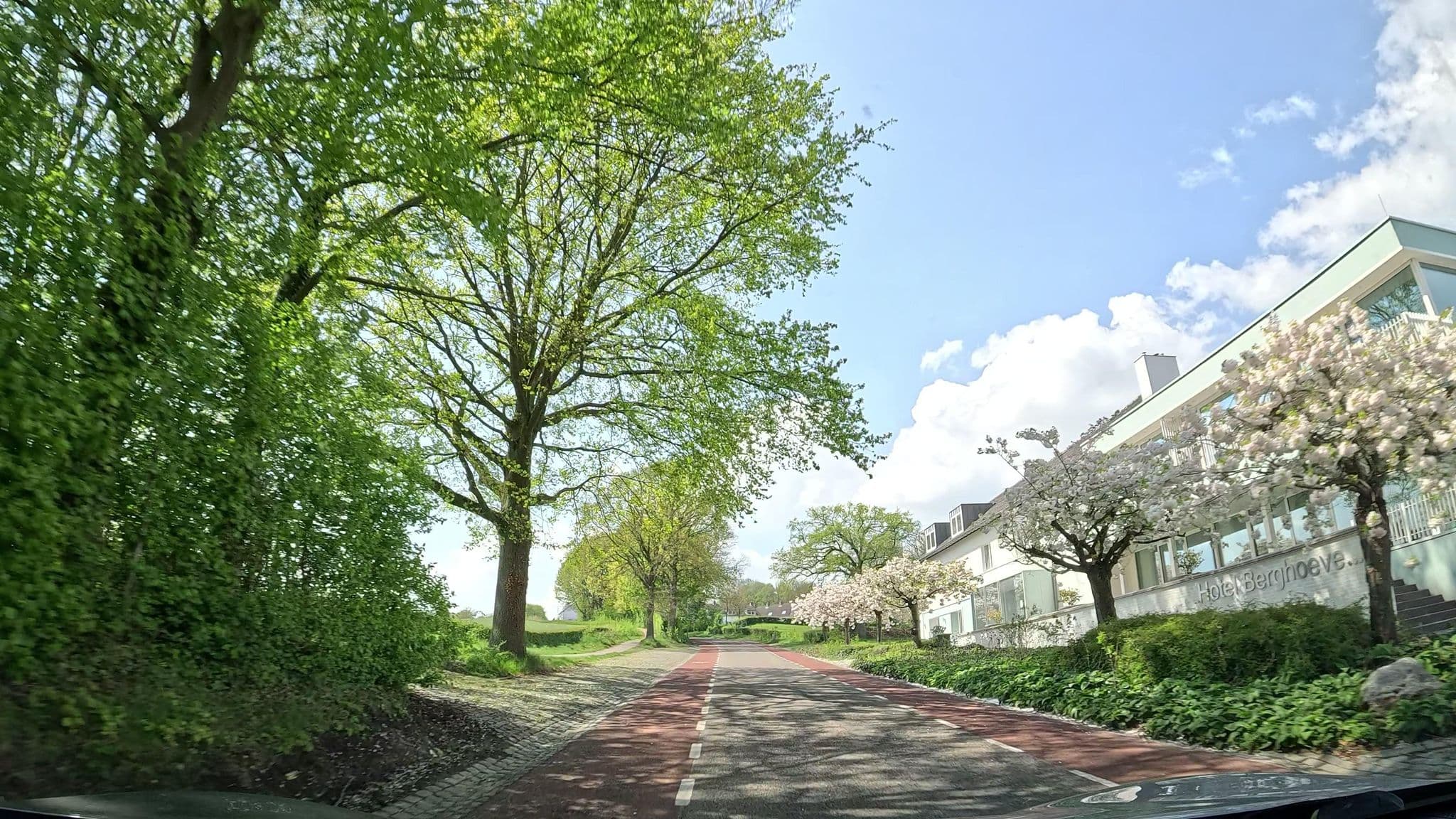 Street view near Hotel Berghoeve, Plombières — © thewizard (CC BY-SA · Mapillary)