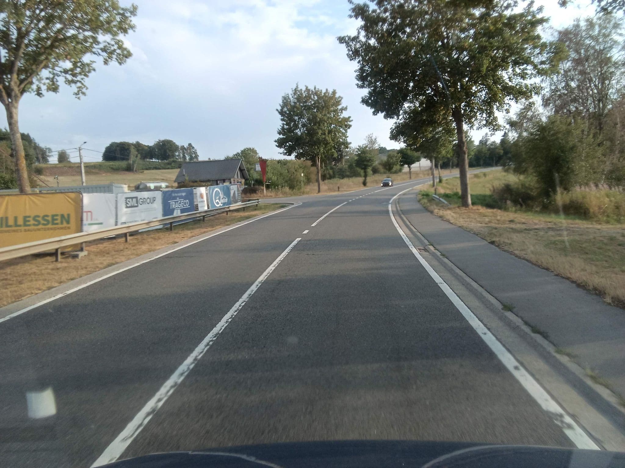 Street view near Forellenhof, Crombach — © mprins (CC BY-SA · Mapillary)