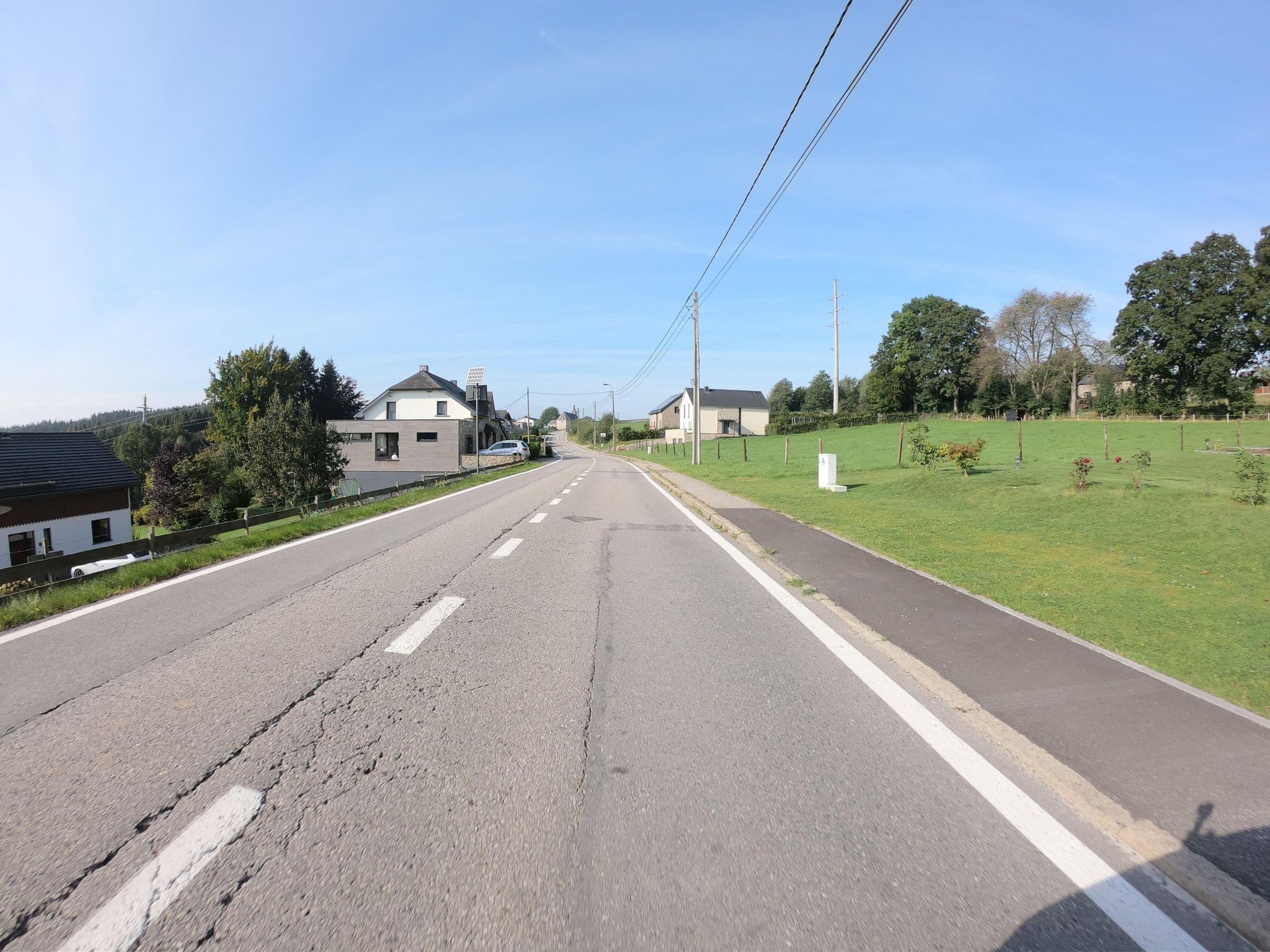 Street view near Vakantiehuis Le Panorama, Bévercé — © joostjakob (CC BY-SA · Mapillary)