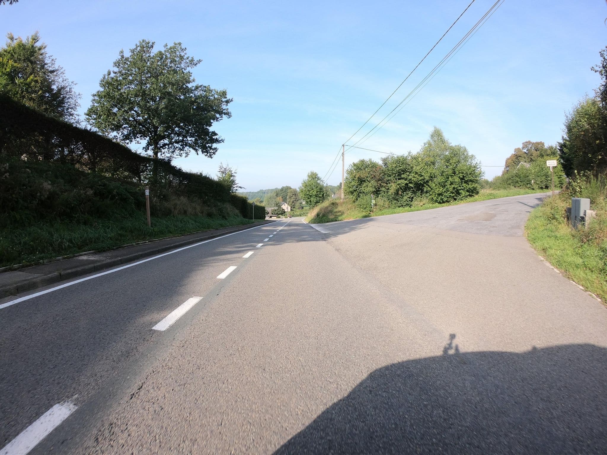Street view near Vakantiehuis Les Colombiers, Bévercé — © joostjakob (CC BY-SA · Mapillary)