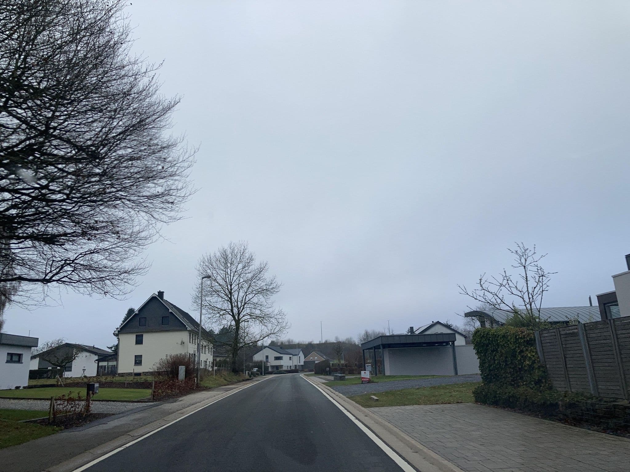 Street view near St. Vither Hof, Saint-Vith — © tasmaniadevil (CC BY-SA · Mapillary)