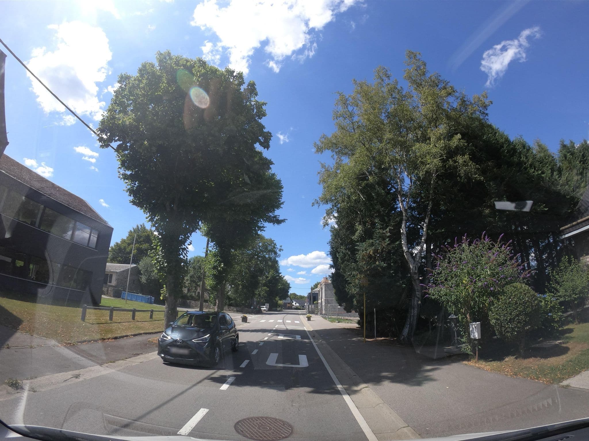 Street view near Belle Vue Pension, Butgenbach — © filipc (CC BY-SA · Mapillary)