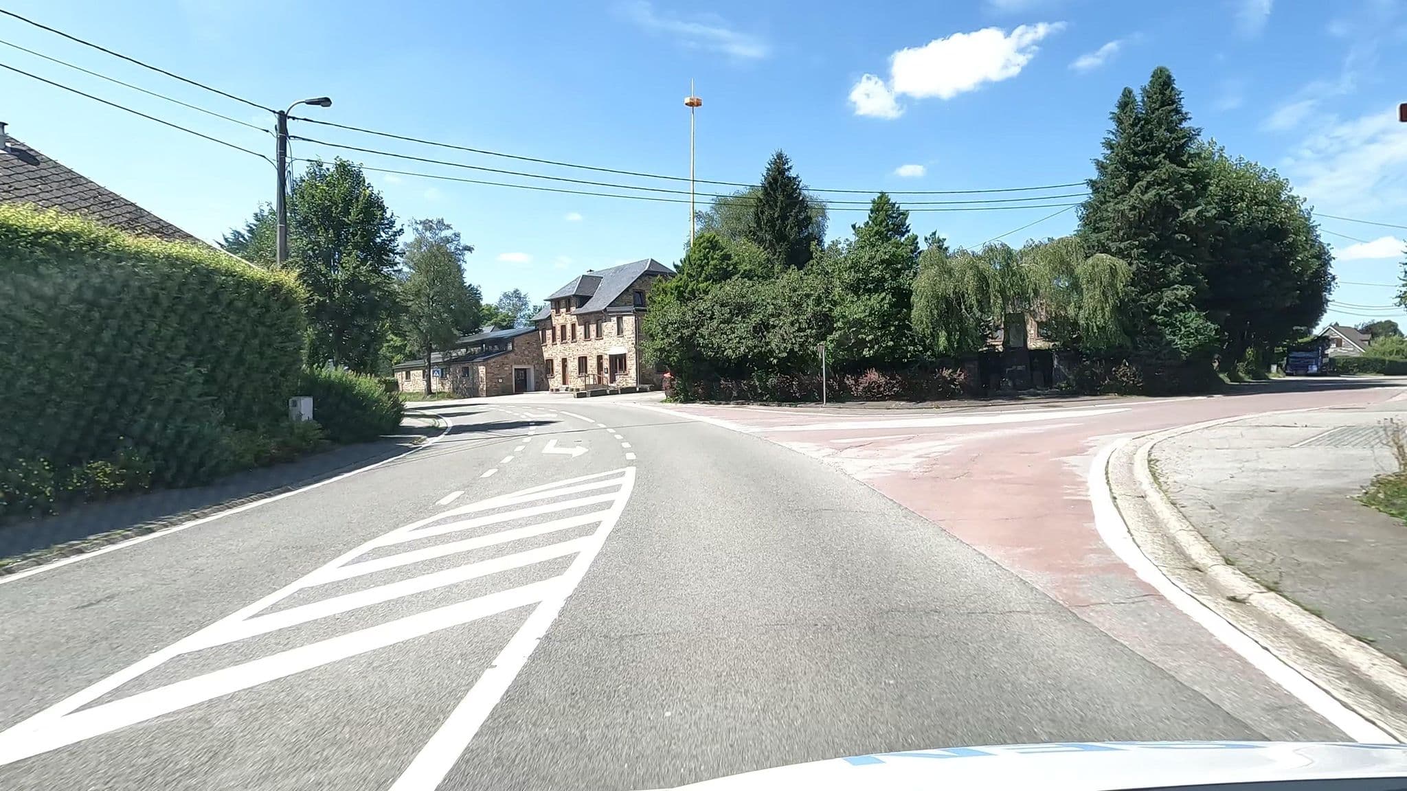 Street view near dorpscafe sourbroodt, Robertville — © vinisa (CC BY-SA · Mapillary)