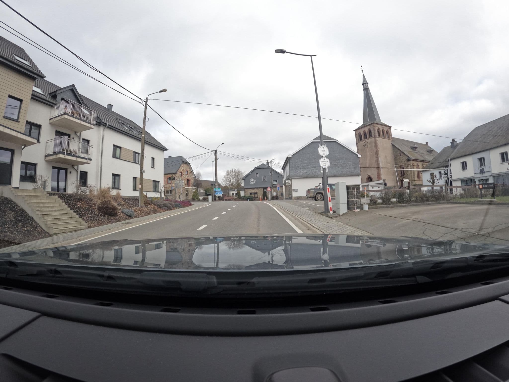 Street view near Hotel-Restaurant Amel Mitte , Amblève — © vinisa (CC BY-SA · Mapillary)