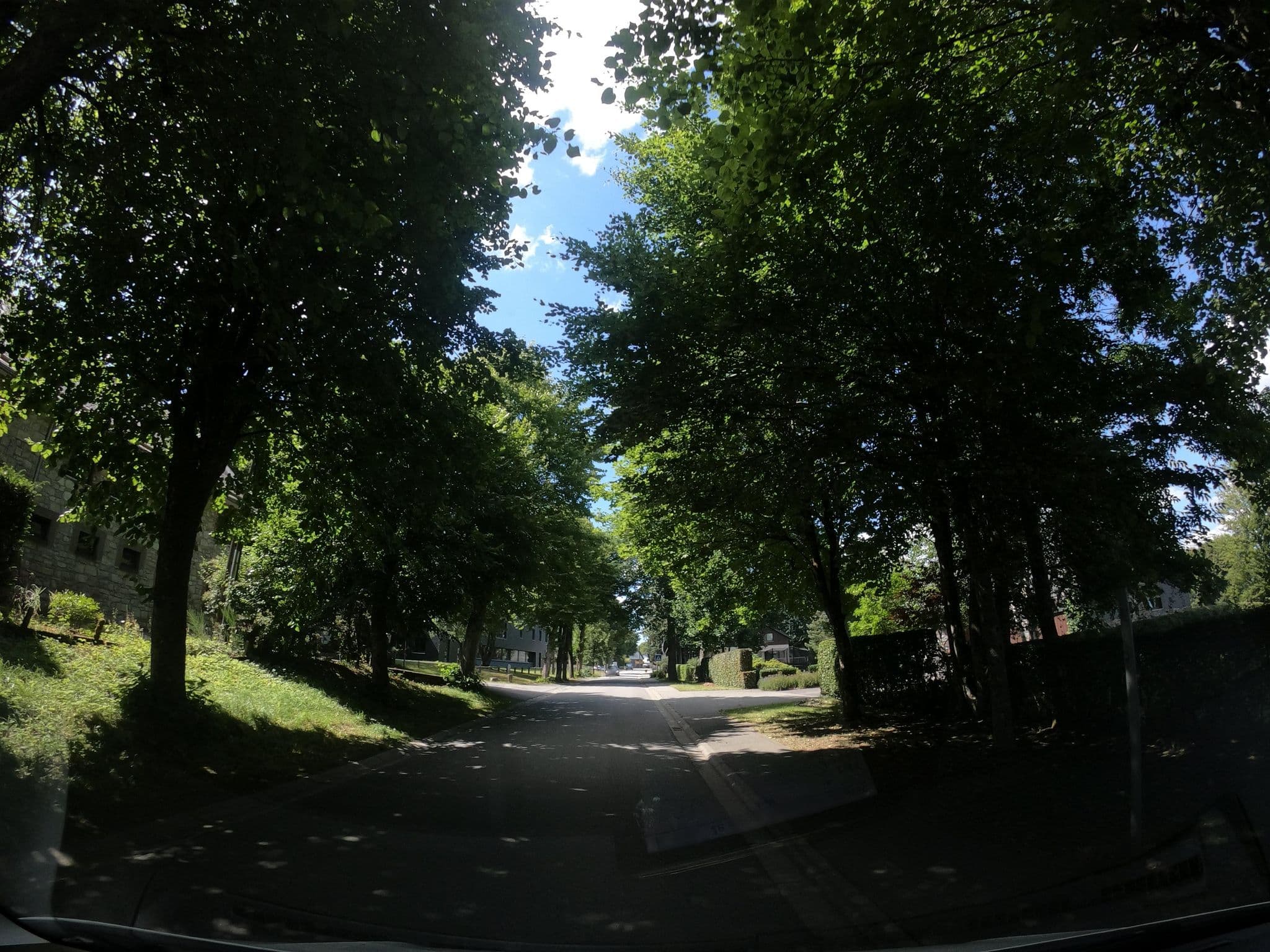 Street view near Vakantiehuis Bütgenbach, Butgenbach — © filipc (CC BY-SA · Mapillary)