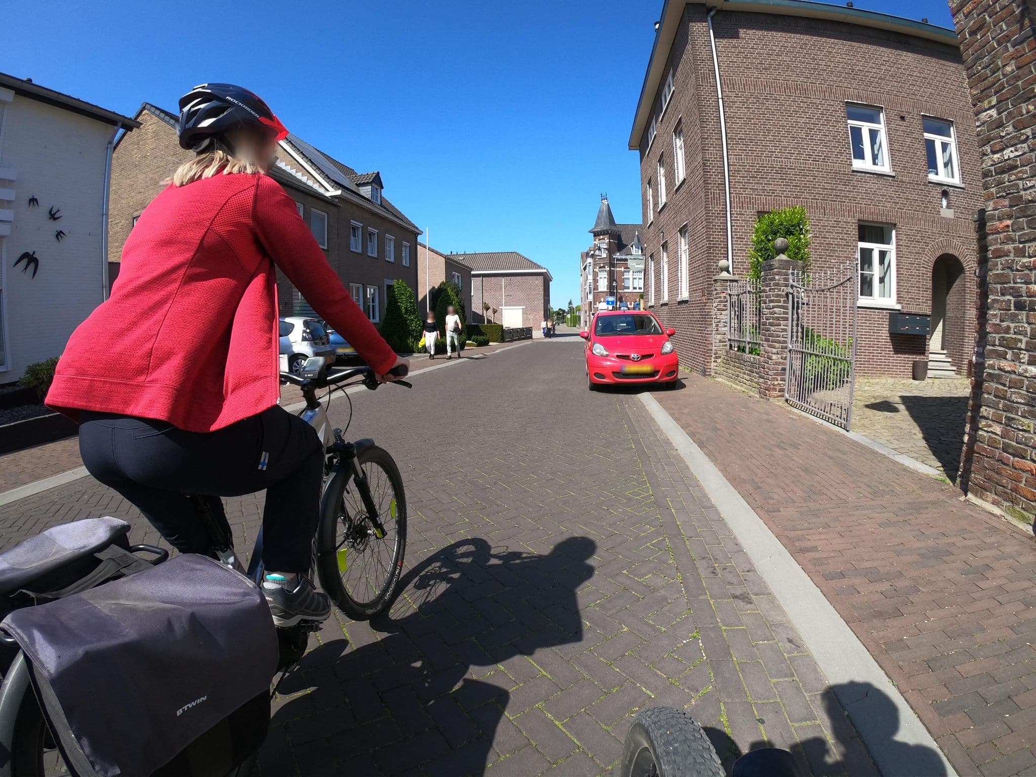 Street view near Hotel Onder de Panne, Eijsden — © vinisa (CC BY-SA · Mapillary)