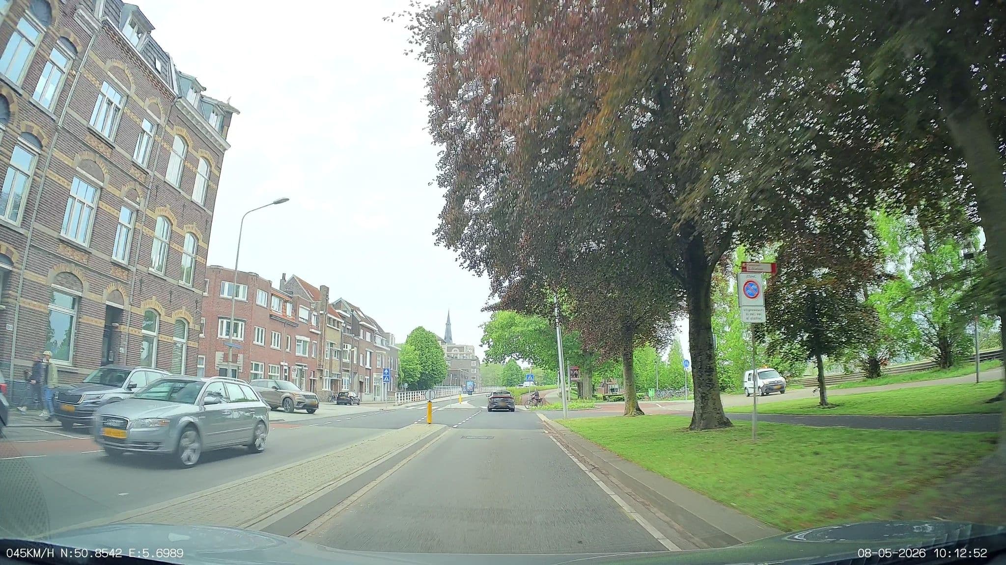 Street view near B&b Zoe Wie Toes, Maastricht — © thewizard (CC BY-SA · Mapillary)