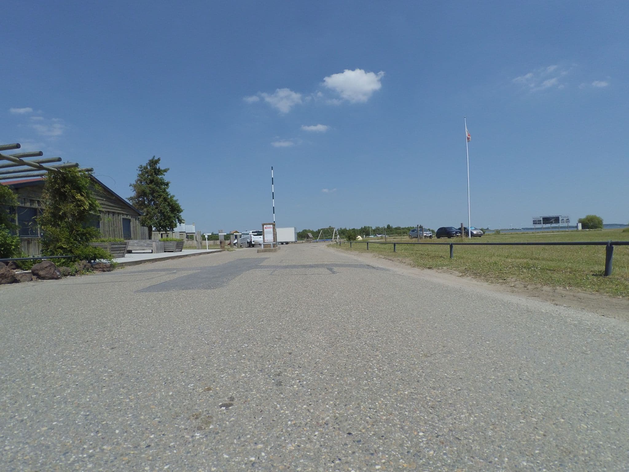 Street view near Oesterdam Resort, Tholen — © peewee32 (CC BY-SA · Mapillary)