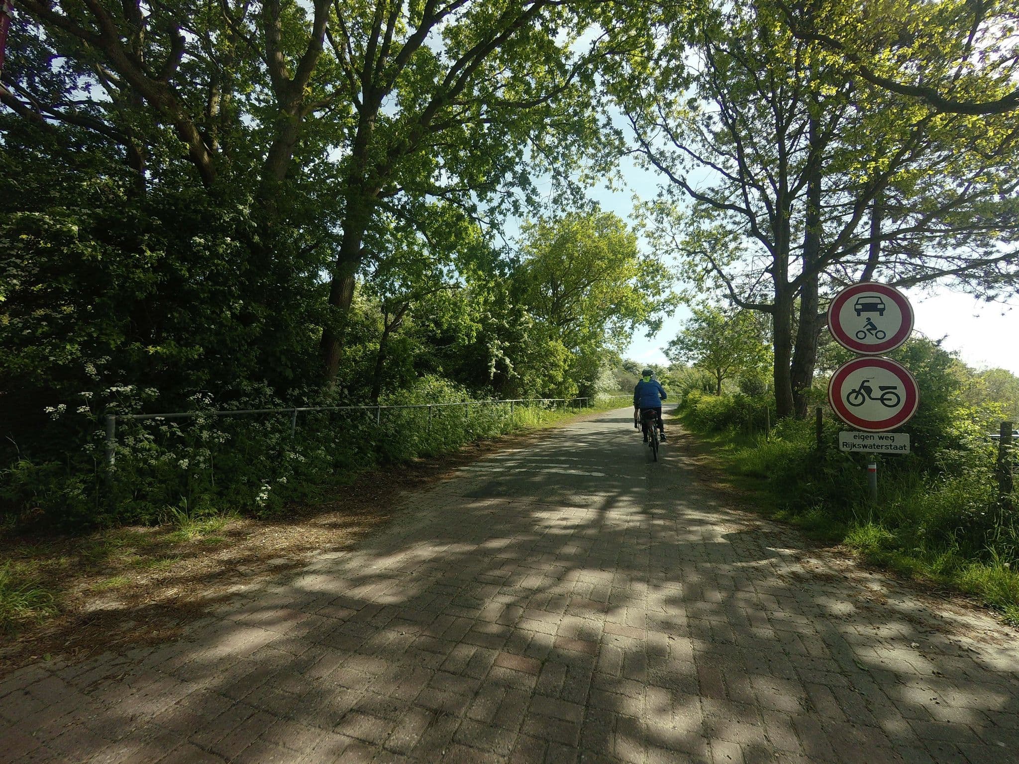 Street view near Strandbungalows, Serooskerke — © ankeric (CC BY-SA · Mapillary)