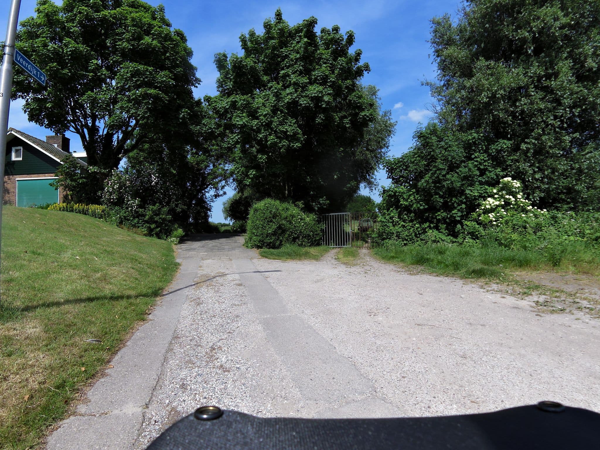 Street view near Gasterij de Leenheeren, Goudswaard — © sander_h (CC BY-SA · Mapillary)
