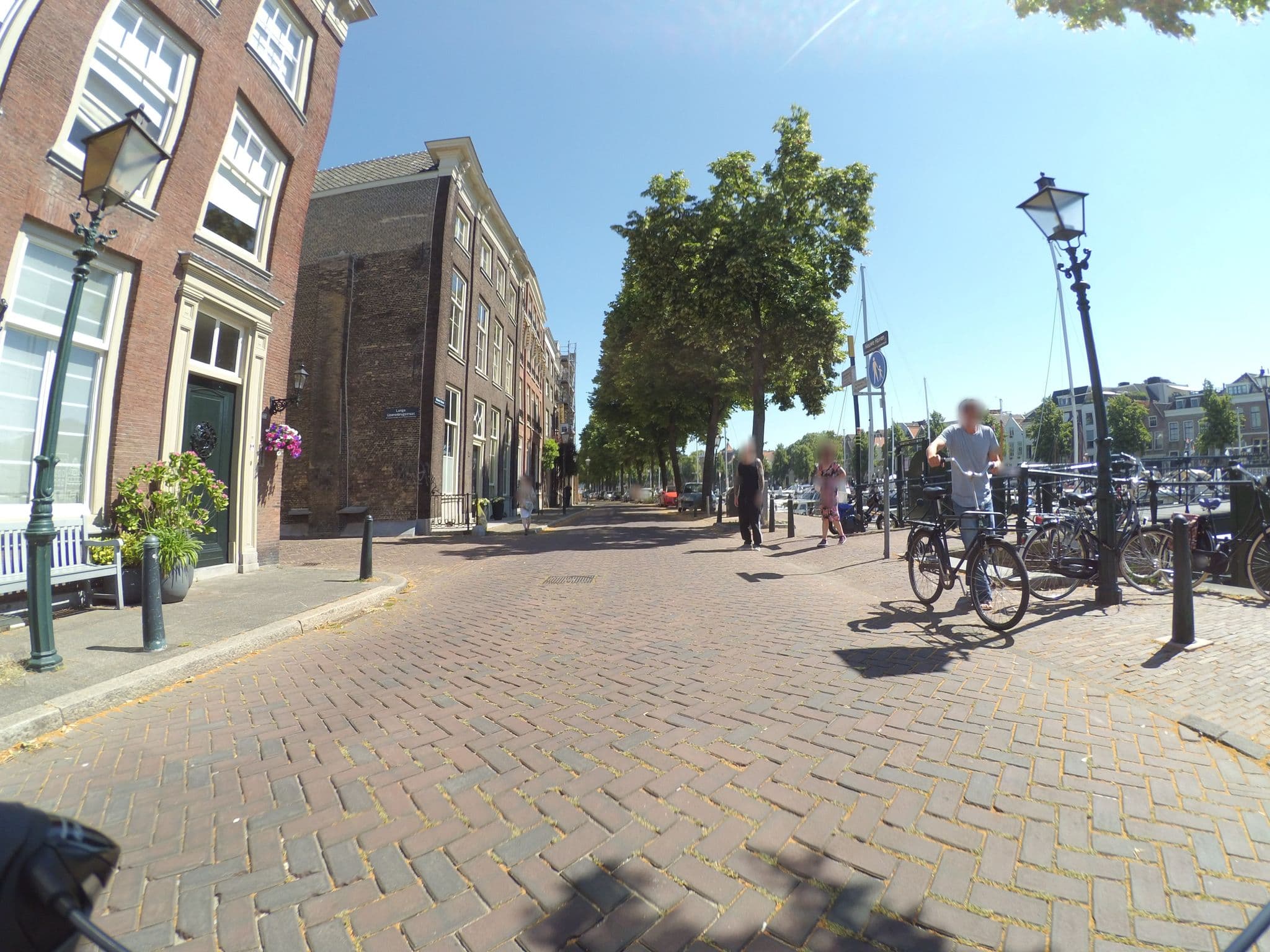 Street view near B&B De 4 Leeuwen, Dordrecht — © peewee32 (CC BY-SA · Mapillary)