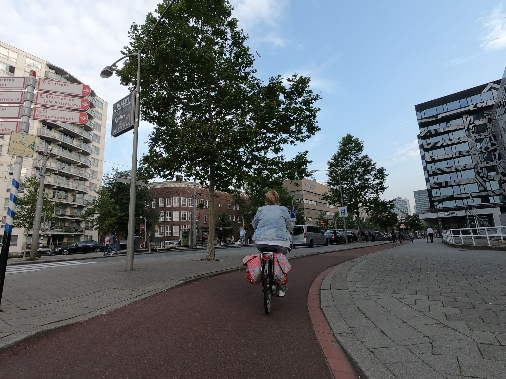 Street view near Room 704, Kop van Zuid — © shravan91 (CC BY-SA · Mapillary)