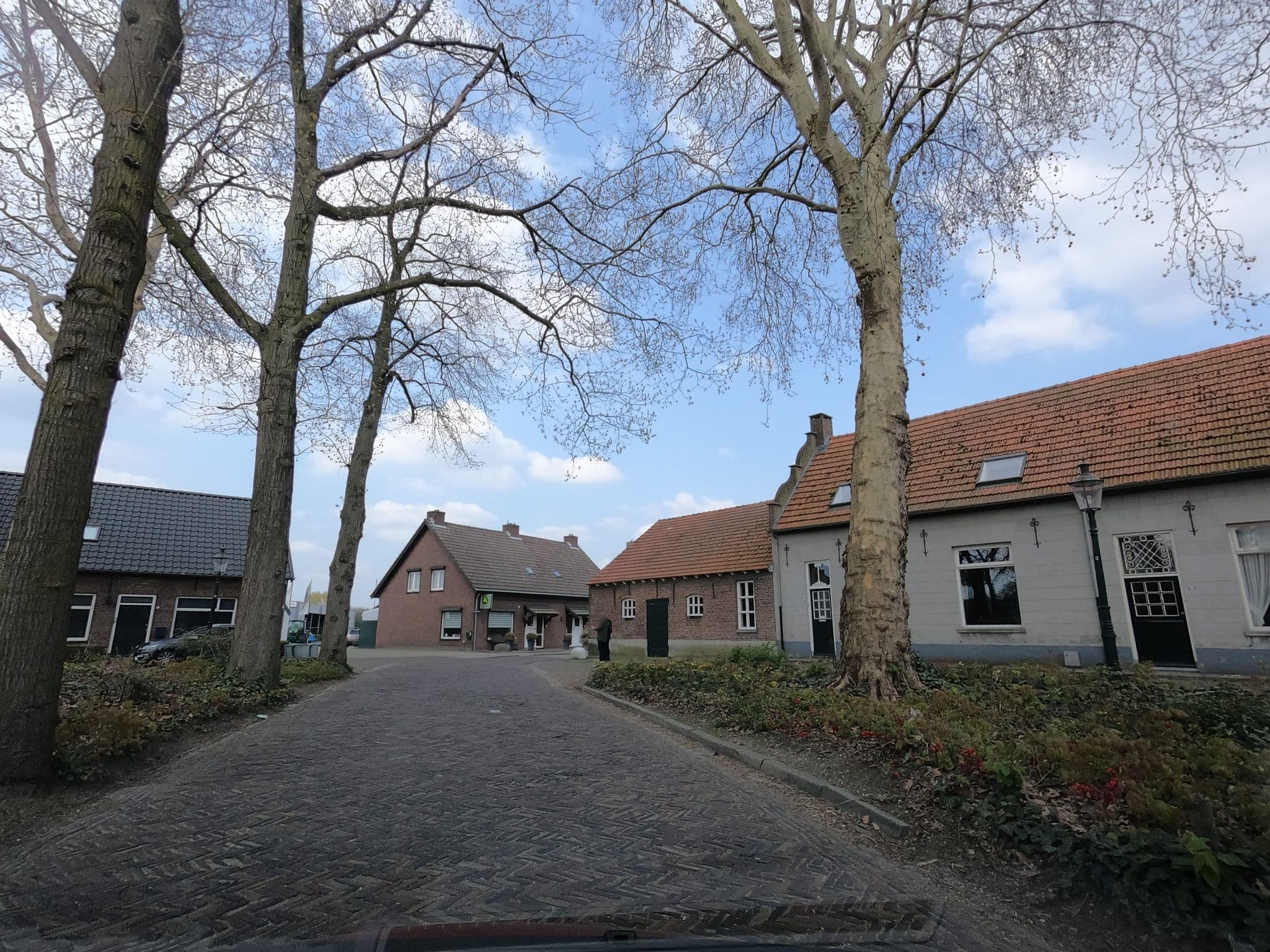Street view near De Roode Leeuw, Baarle-Nassau — © filipc (CC BY-SA · Mapillary)