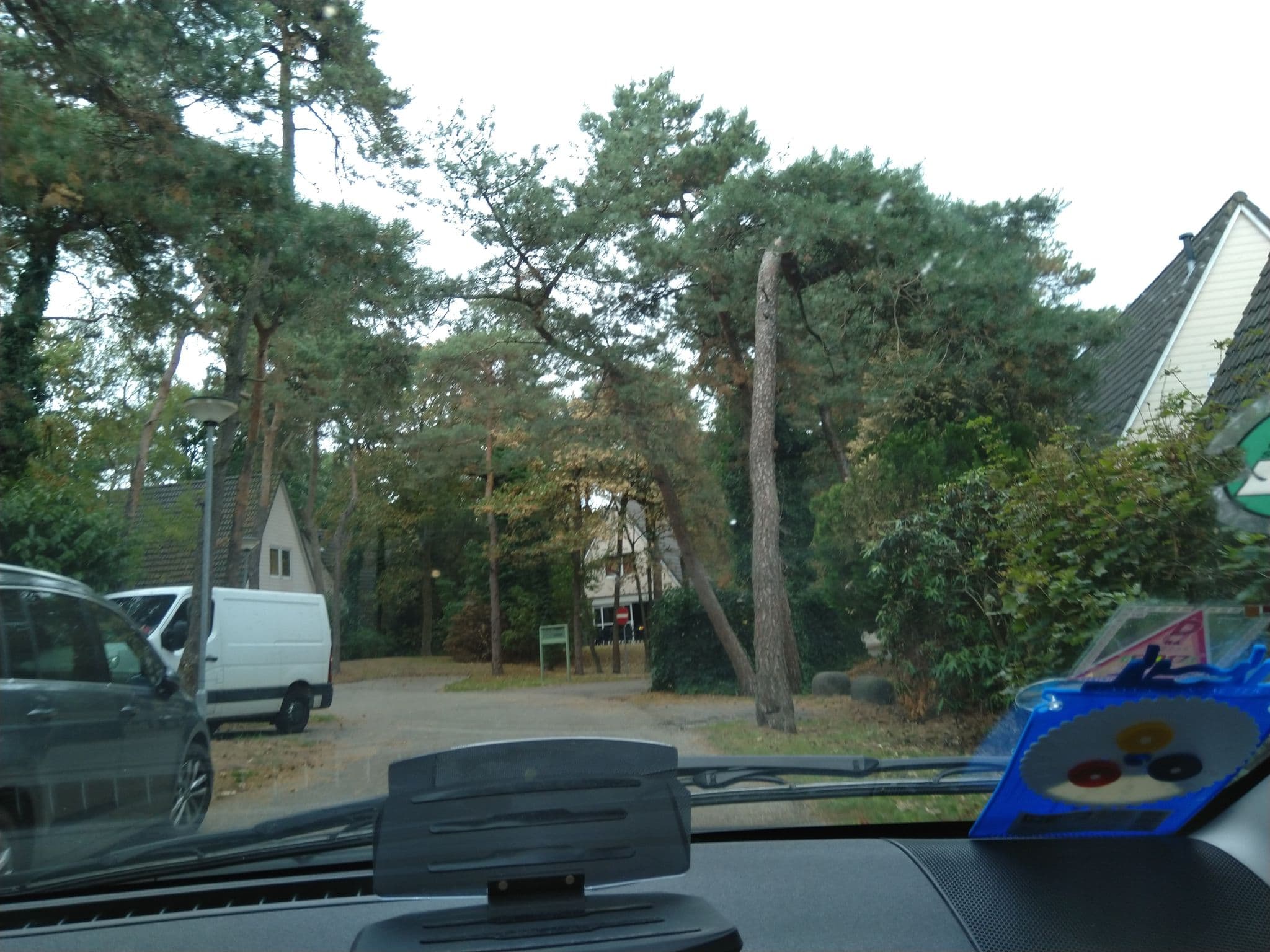 Street view near bungalow 237, Oosterhout — © robinvdlinde (CC BY-SA · Mapillary)