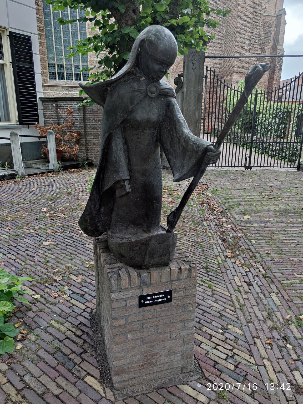 Street view near Inn De Vijf Sinnen, Geertruidenberg — © km2bp (CC BY-SA · Mapillary)