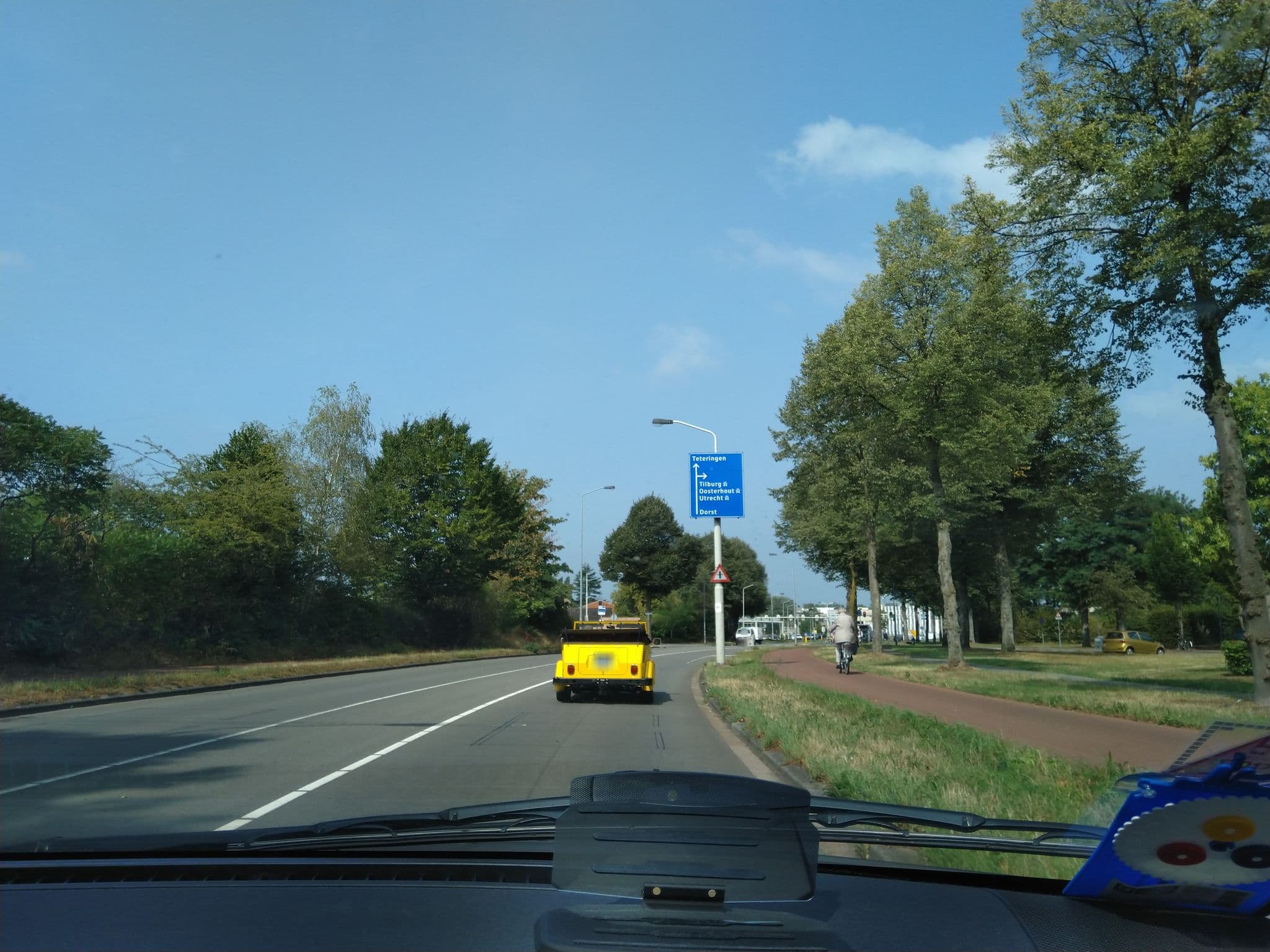 Street view near Coursier Taxi, Heusdenhout — © robinvdlinde (CC BY-SA · Mapillary)
