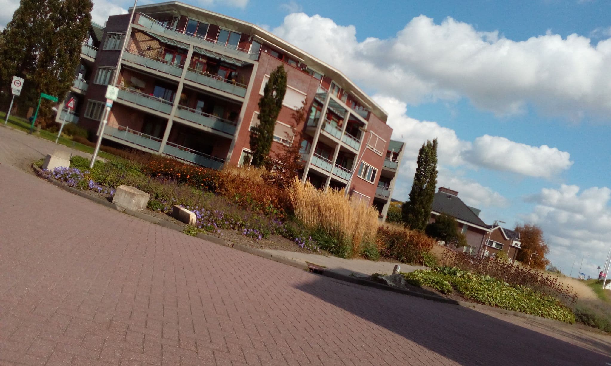 Street view near River House Hotel, Gouderak — © micmin1972 (CC BY-SA · Mapillary)