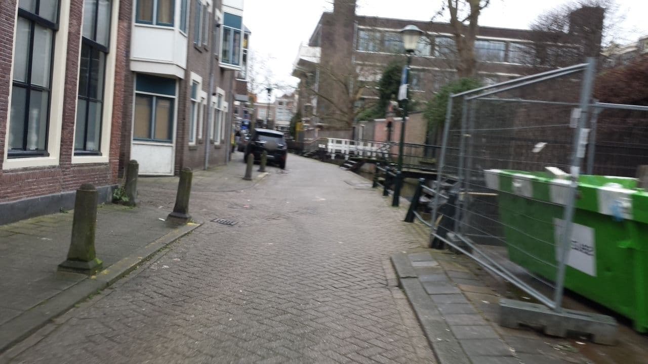 Street view near De kamer hiernaast, Gouda — © arvdk (CC BY-SA · Mapillary)