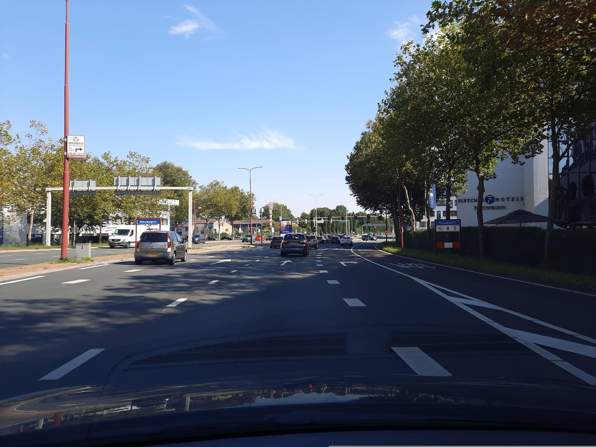 Street view near Mercure Hotel Utrecht Nieuwegein, Nieuwegein — © Lowiekse (CC BY-SA · Mapillary)