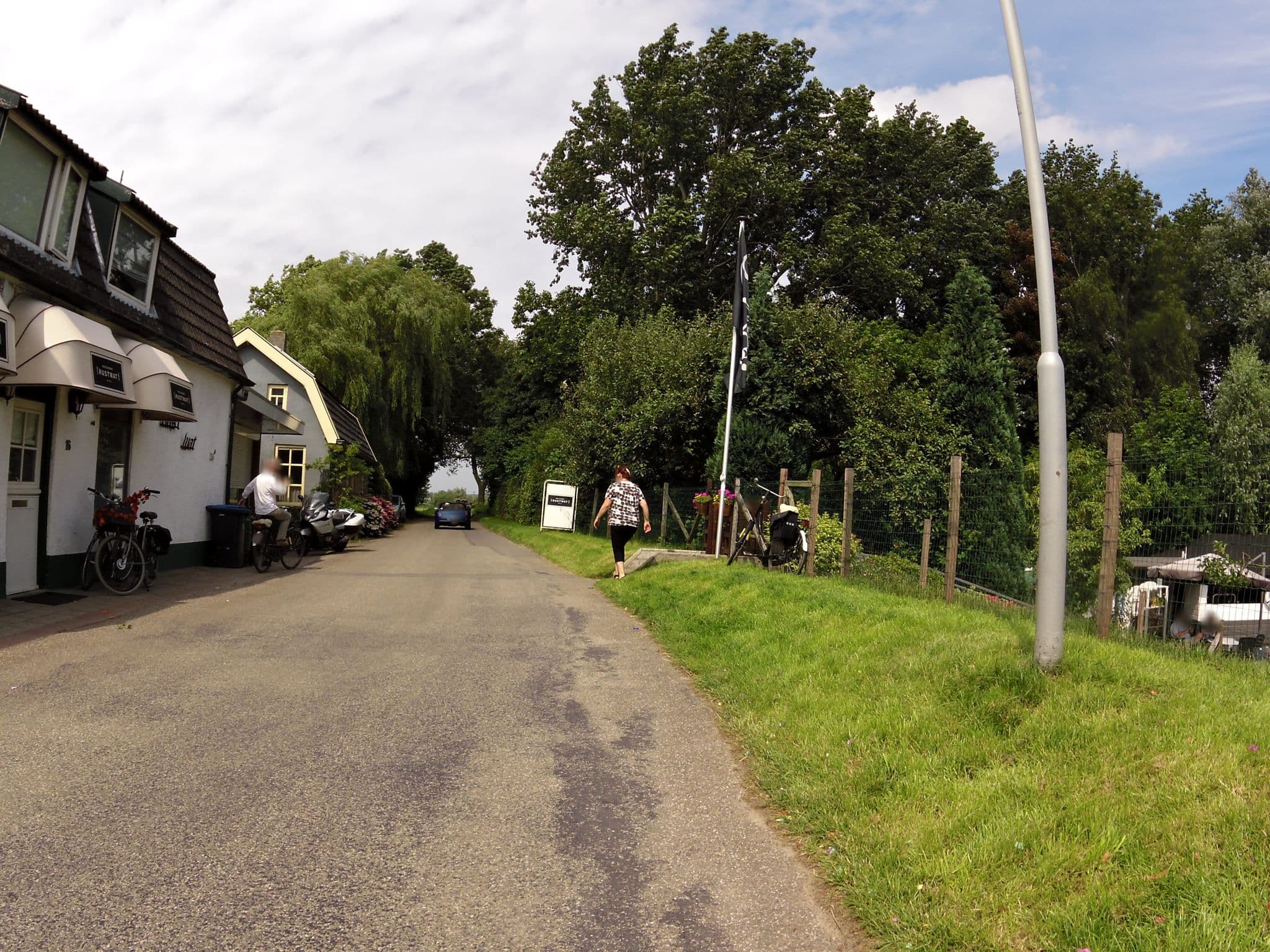 Street view near Rustwat aan de Linge, Beesd — © marczoutendijk (CC BY-SA · Mapillary)