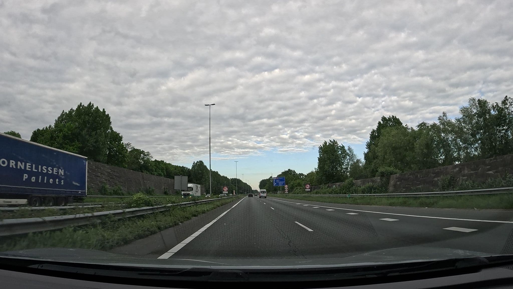 Street view near Vluchtstrook, De Rompert — © thewizard (CC BY-SA · Mapillary)