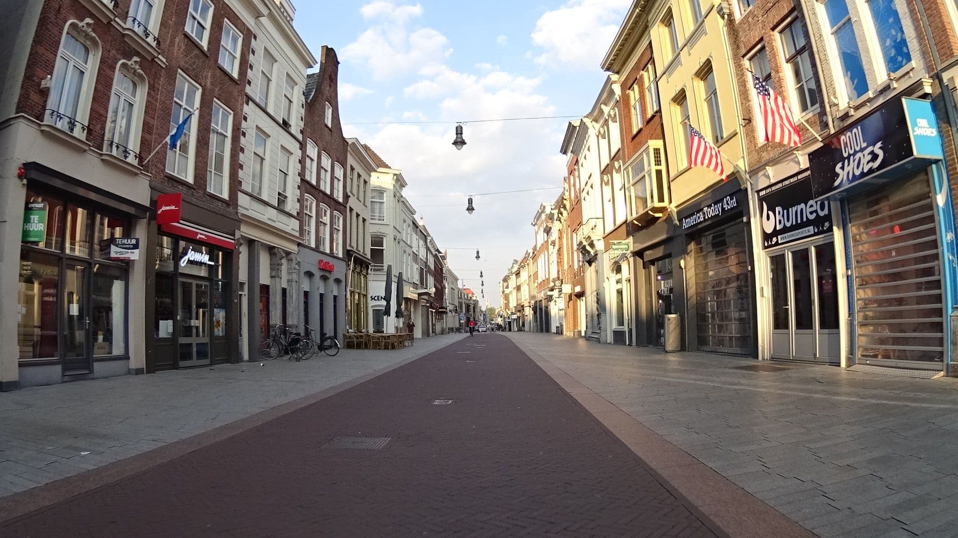 Street view near Golden Gulpen Hotel, 's-Hertogenbosch — © fietsersbond (CC BY-SA · Mapillary)