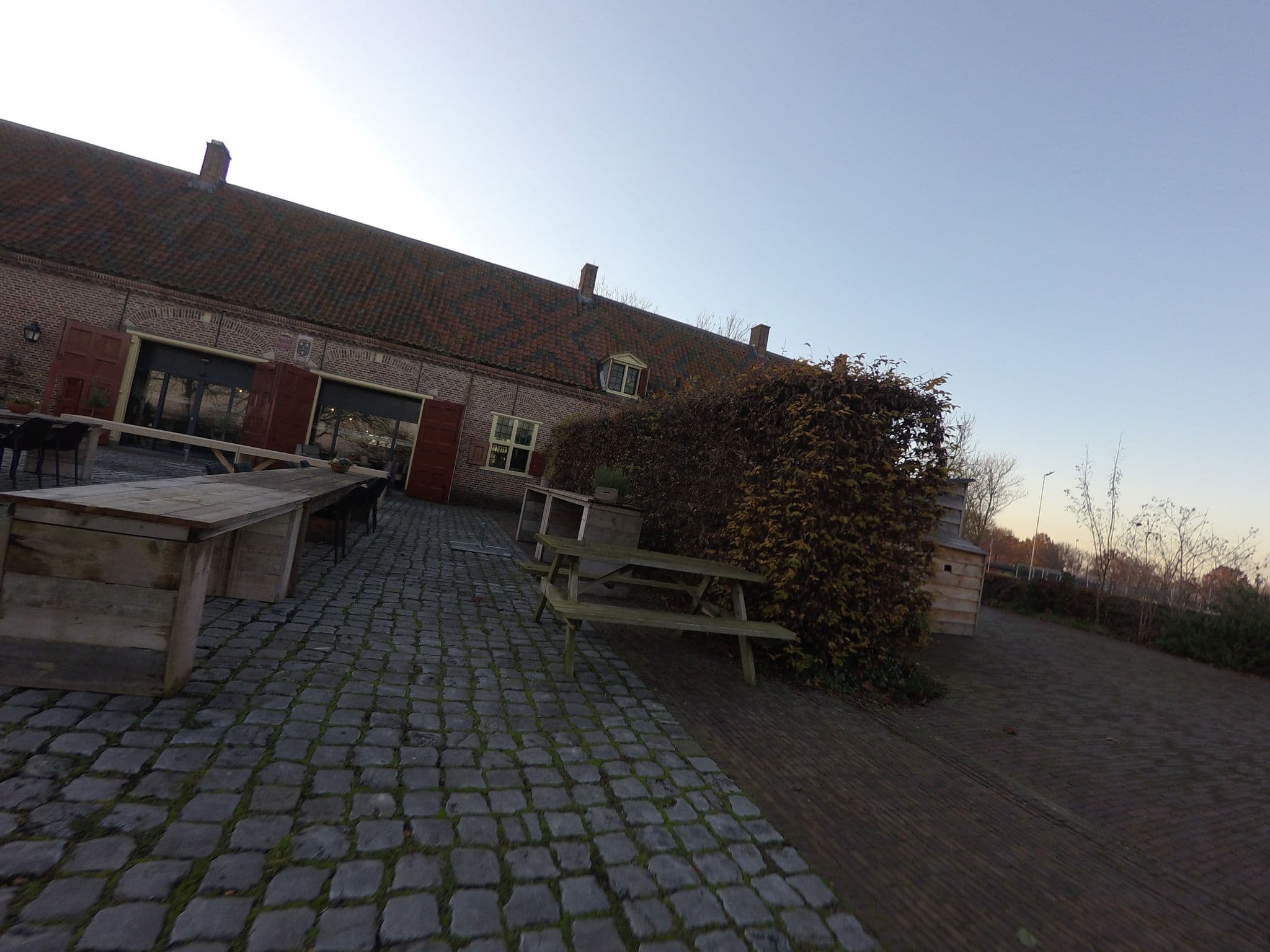 Street view near Koetshuis Kasteel Ammersoyen, Ammerzoden — © ankeric (CC BY-SA · Mapillary)