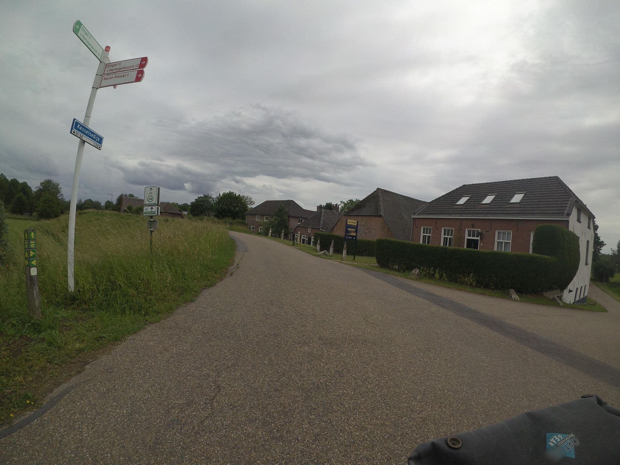 Street view near Bed&Breakfast De Nostalgie, Heerewaarden — © marczoutendijk (CC BY-SA · Mapillary)