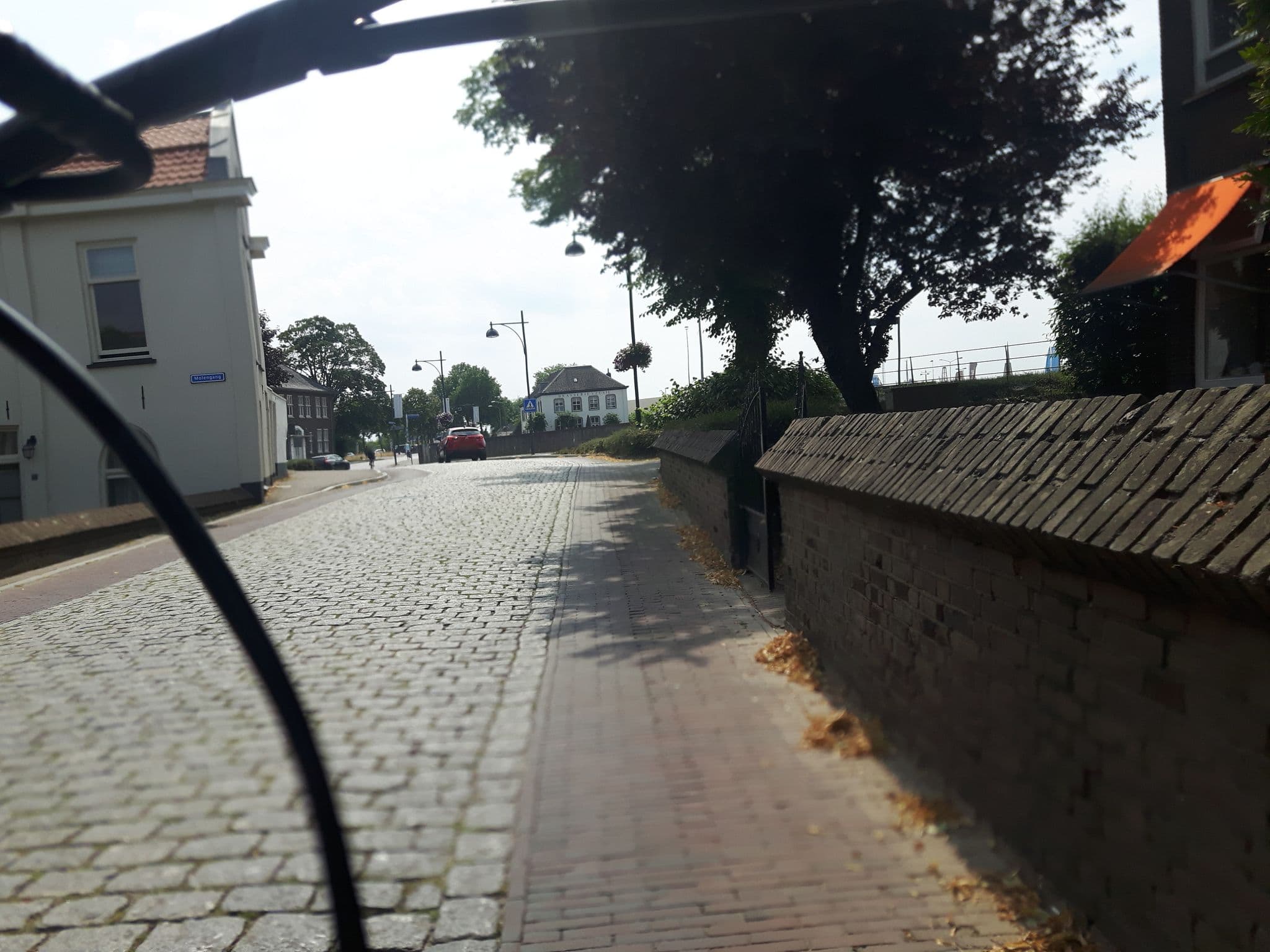 Street view near Golden Tulip, Zaltbommel — © adverburg (CC BY-SA · Mapillary)