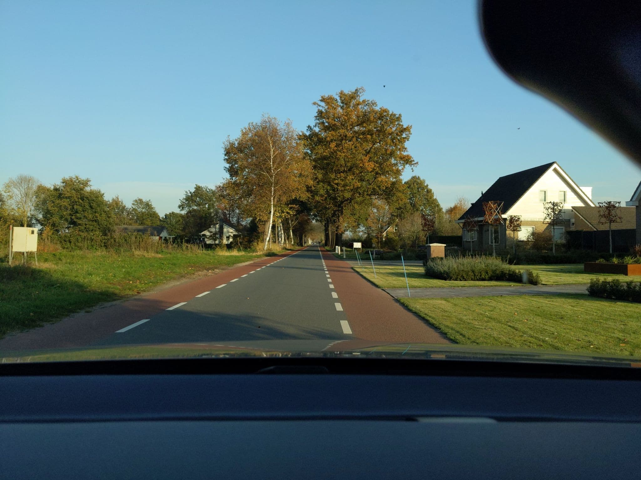Street view near Cobertizo de dique negro oscuro, Sint-Oedenrode — © loek (CC BY-SA · Mapillary)