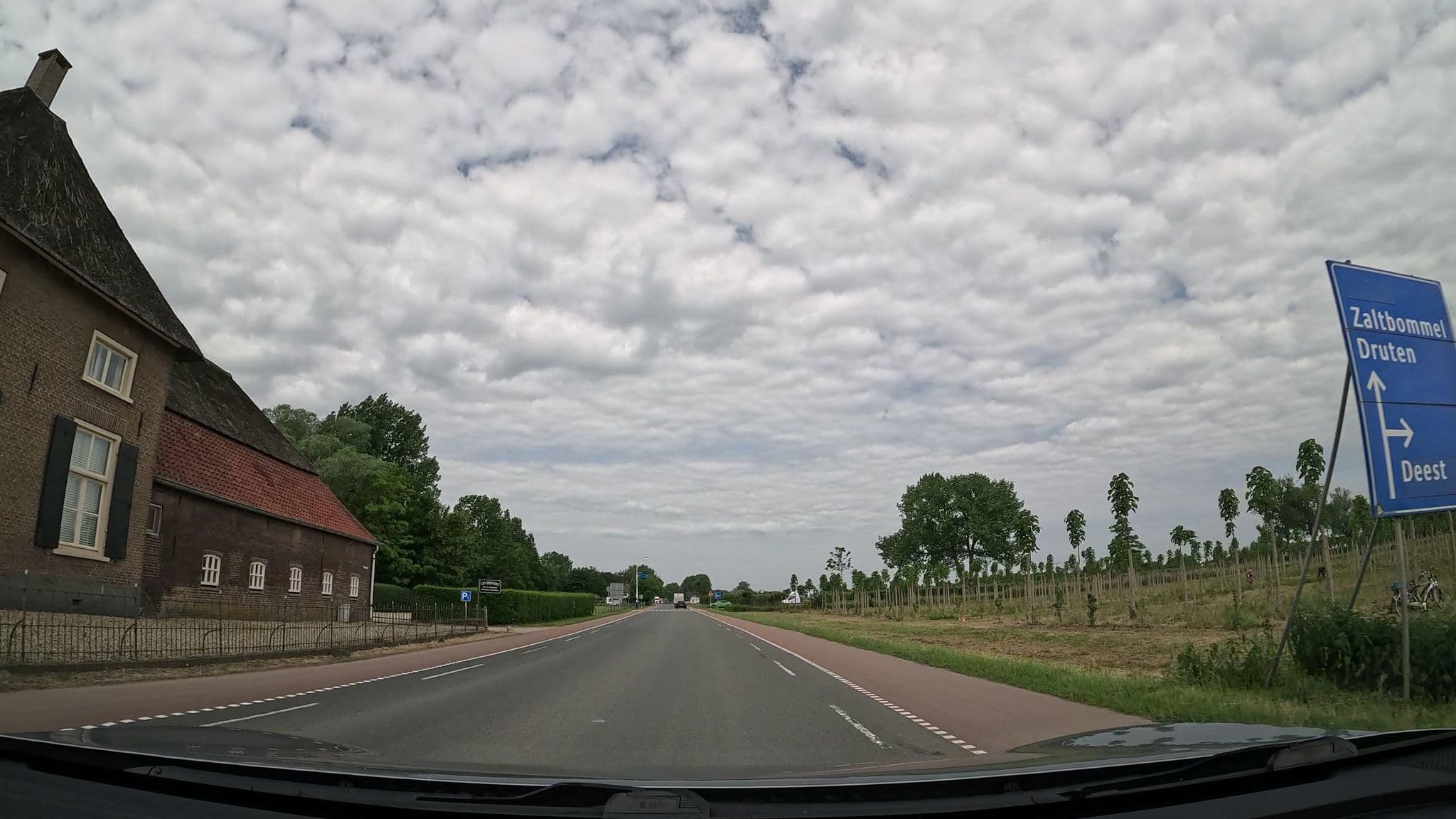 Street view near Boerderij 't Uiversnest, Deest — © thewizard (CC BY-SA · Mapillary)