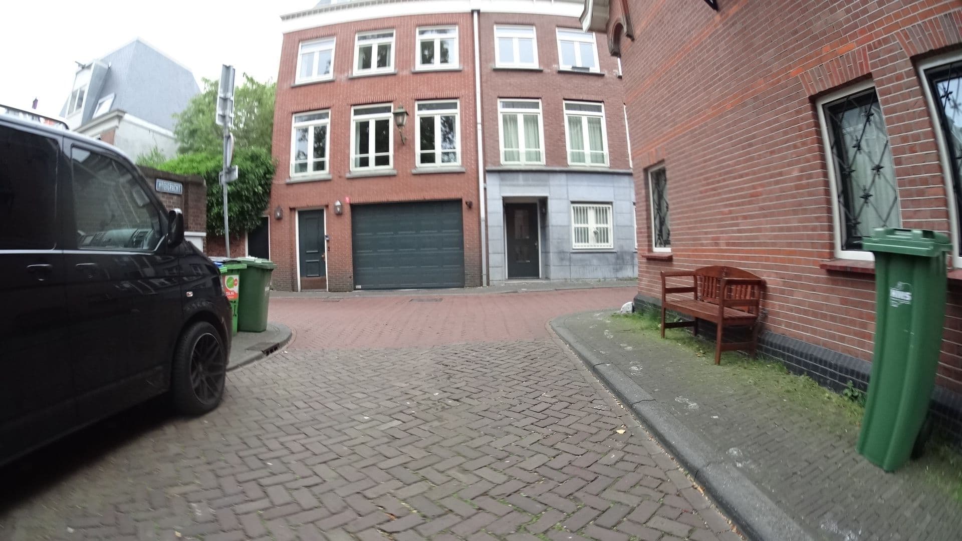 Street view near Short Stay Roses, The Hague — © heycrip (CC BY-SA · Mapillary)