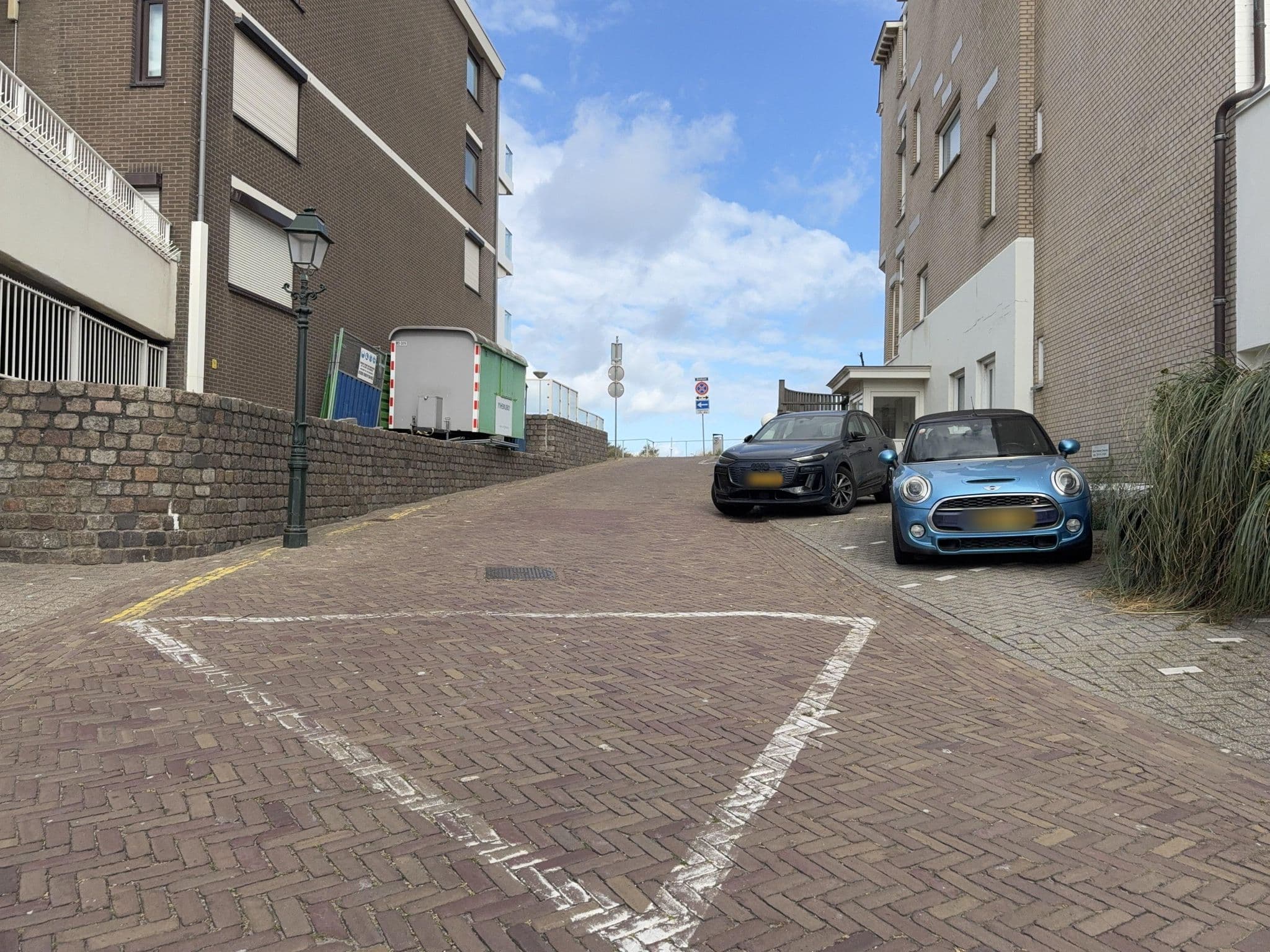 Street view near Aan De Zeekant, Scheveningen — © RSTQ (CC BY-SA · Mapillary)