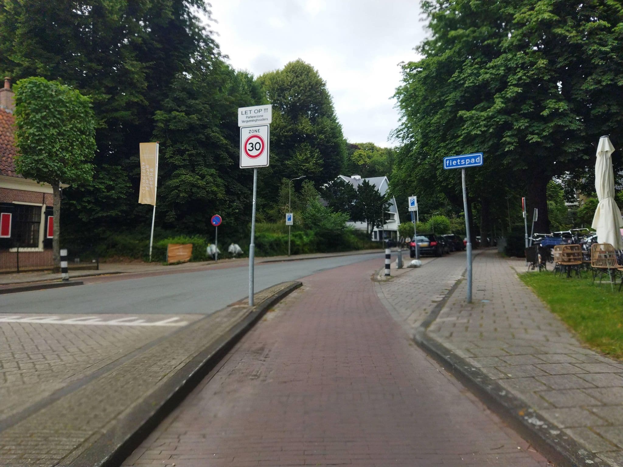 Street view near Mr. Lewis, Overveen — © changchun1 (CC BY-SA · Mapillary)